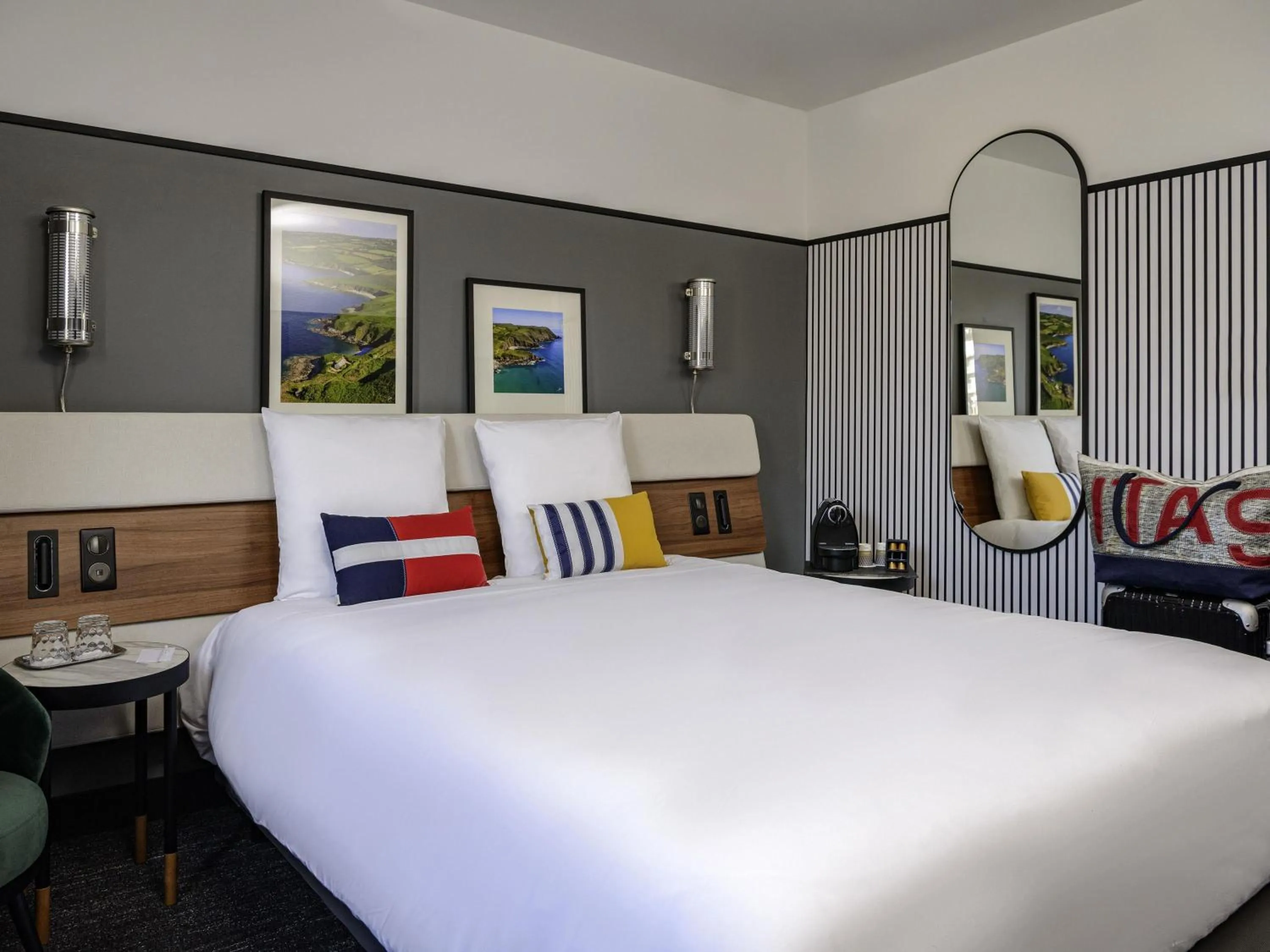 Bedroom, Bed in Mercure Caen Centre Port De Plaisance