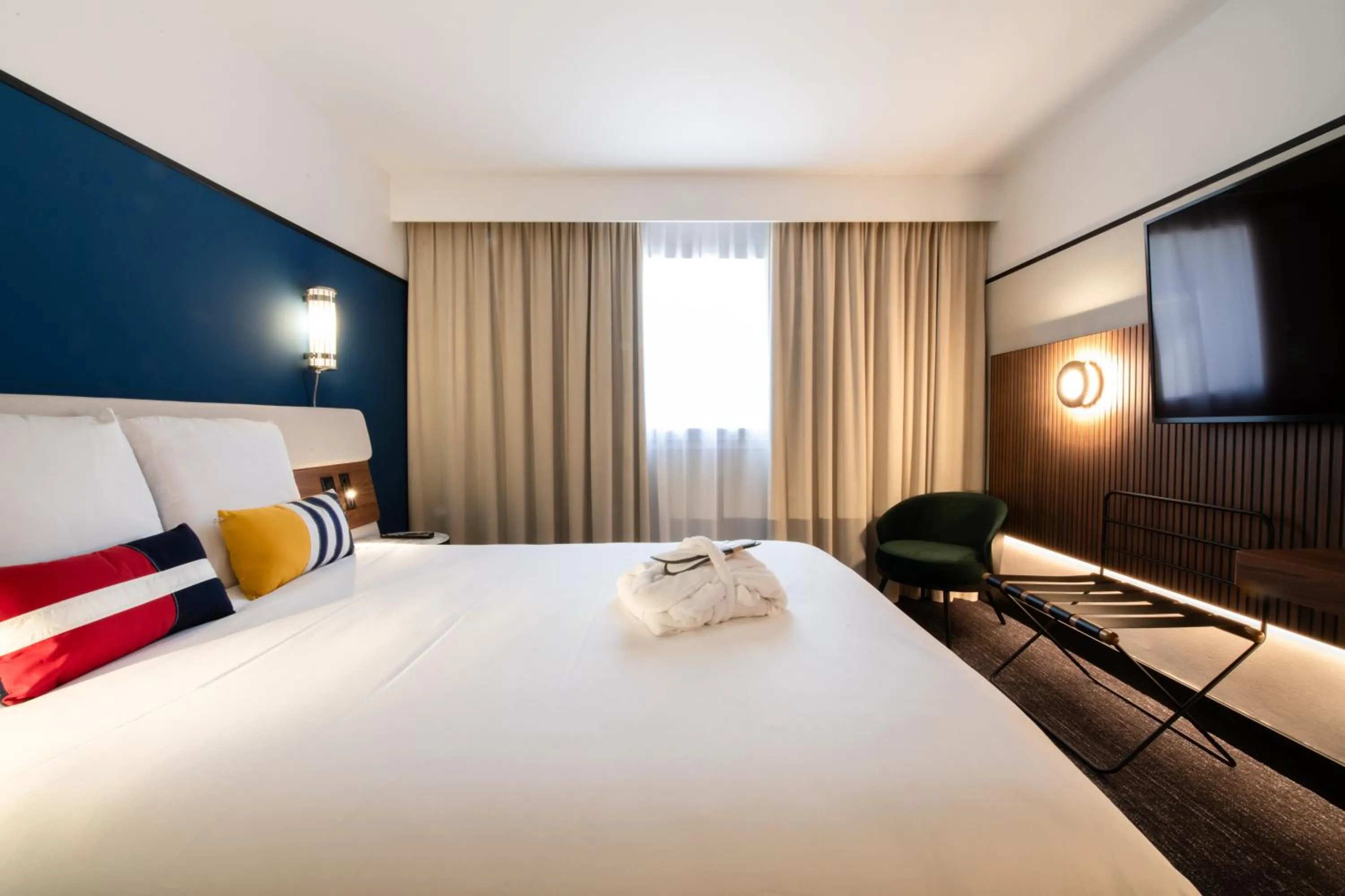 Bed in Mercure Caen Centre Port De Plaisance