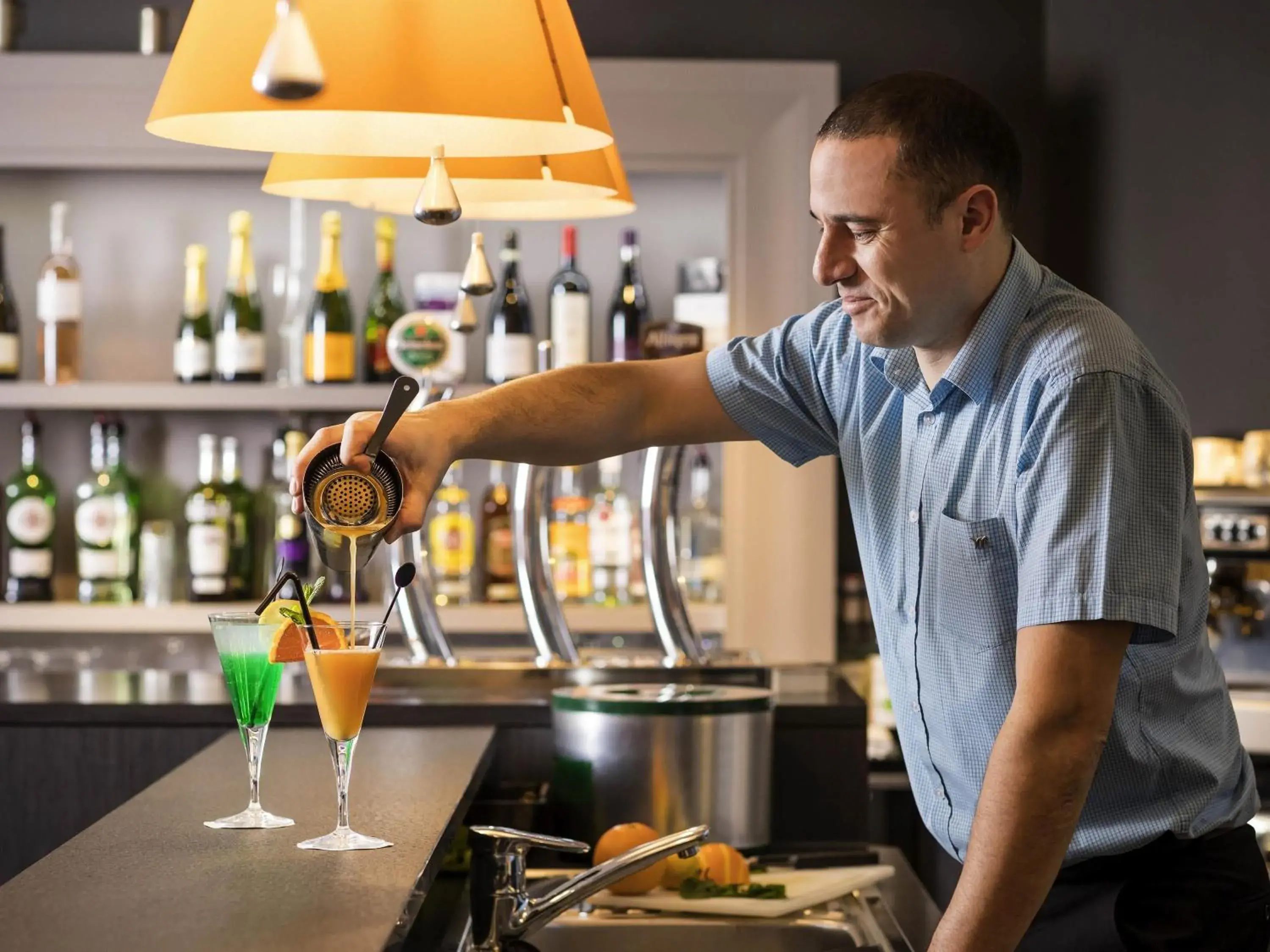 Lounge or bar in Mercure Caen Centre Port De Plaisance Lounge or bar in Mercure Caen Centre Port De Plaisance