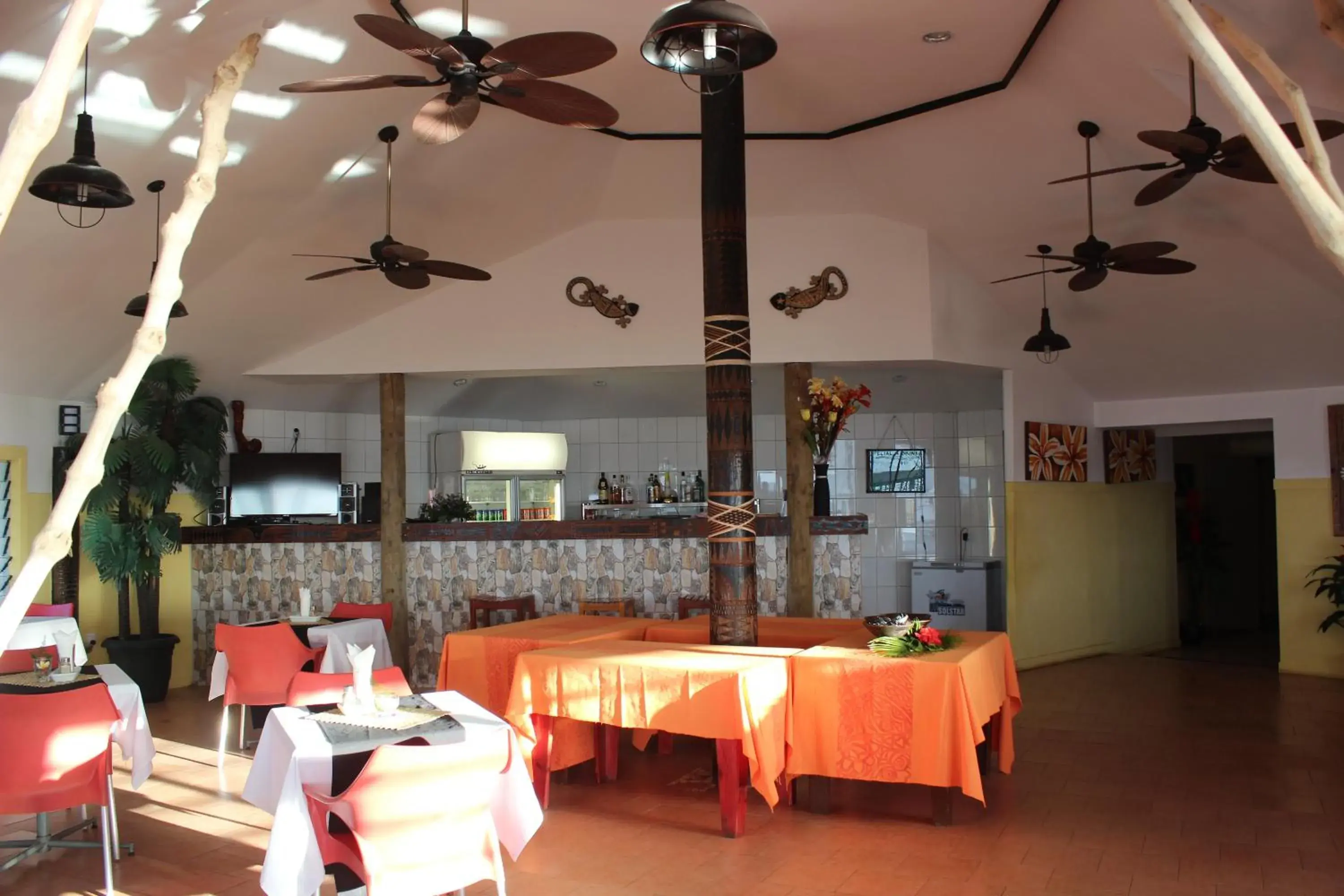 Lounge or bar in Le Uaina Beach Resort Lounge or bar in Le Uaina Beach Resort