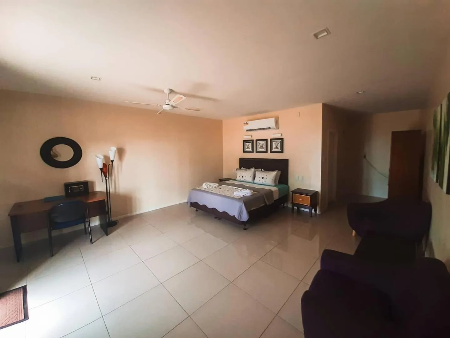 Bed in Le Uaina Beach Resort