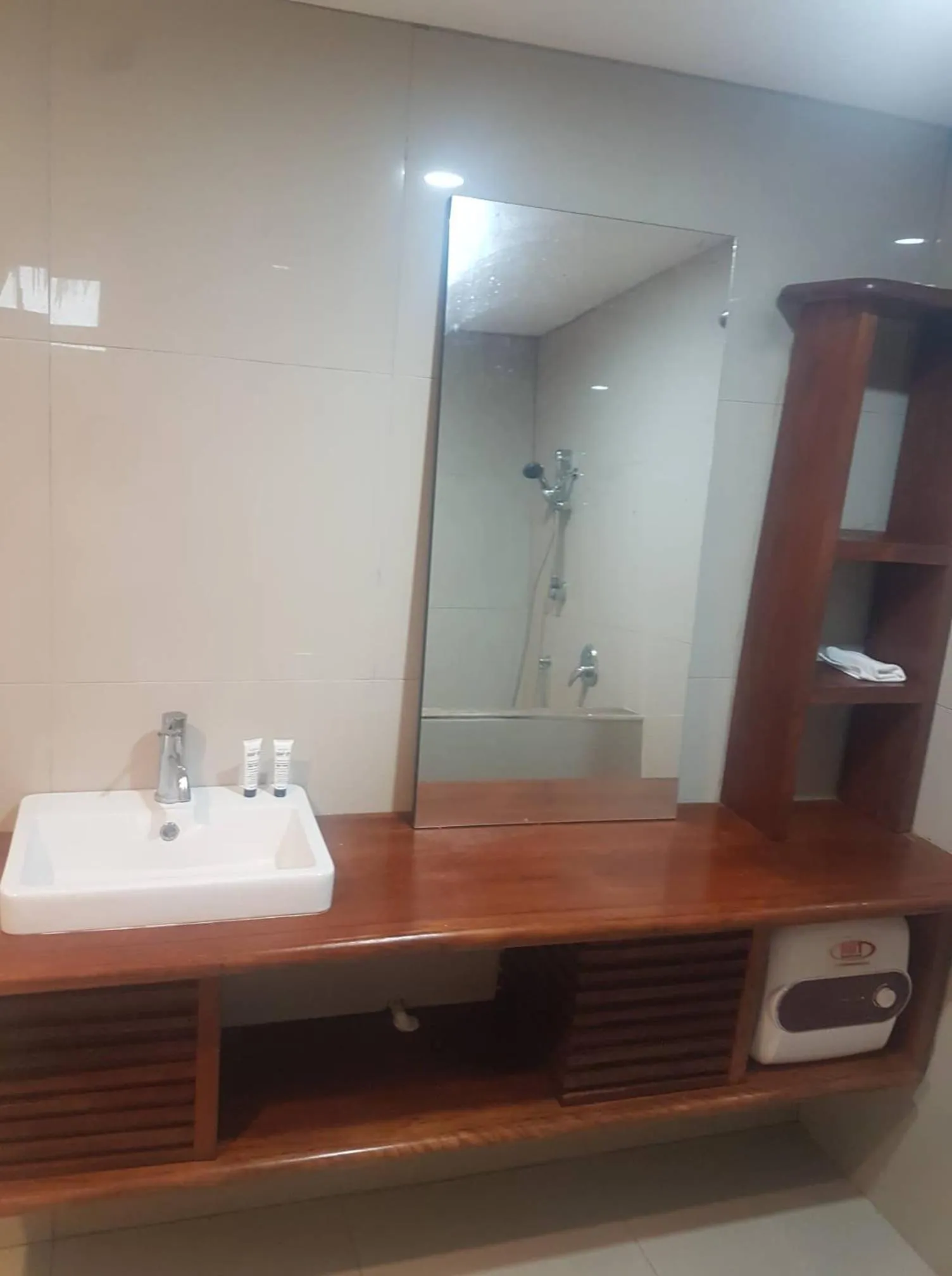 Bathroom in Le Uaina Beach Resort