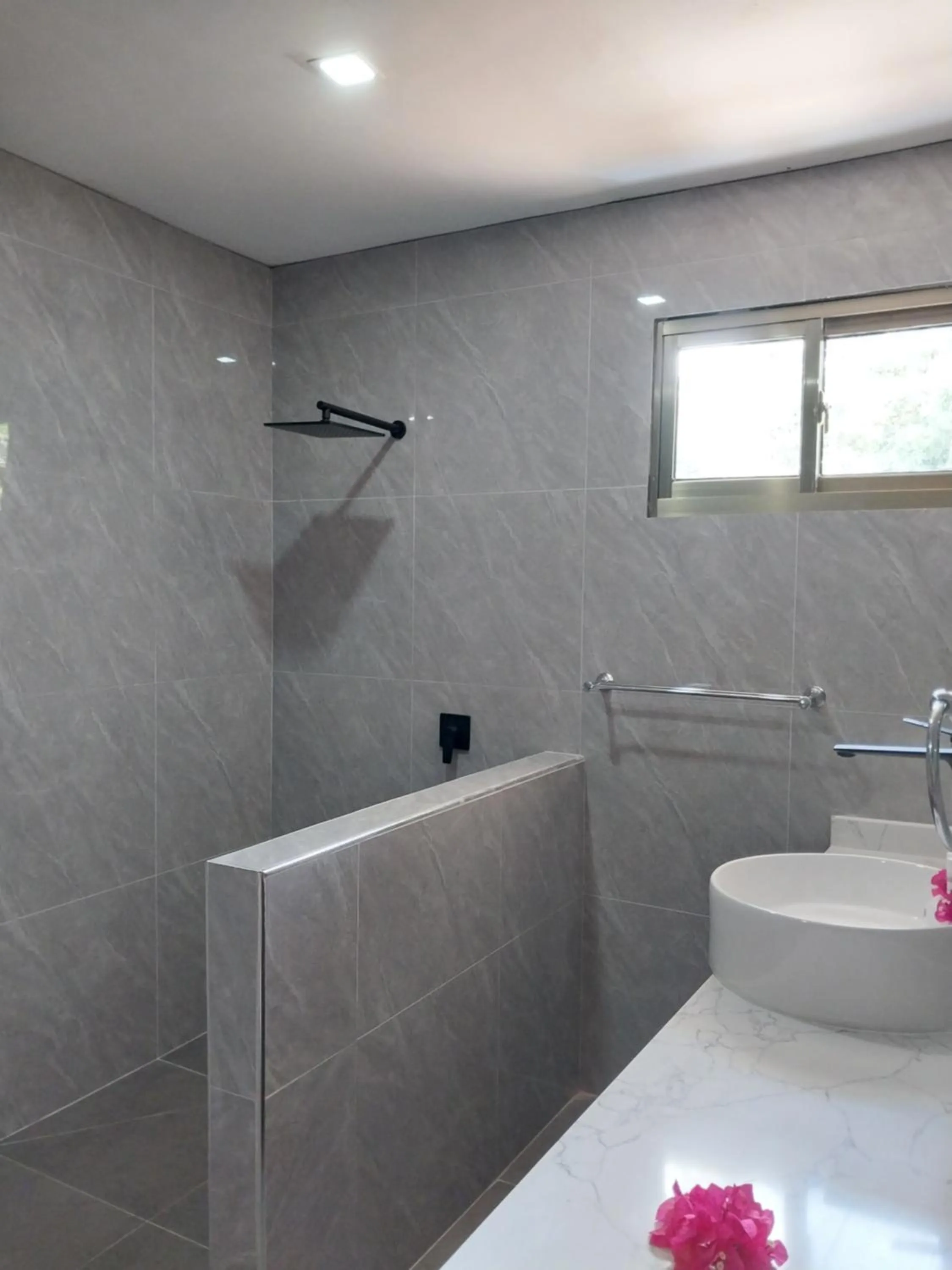 Shower in Le Uaina Beach Resort