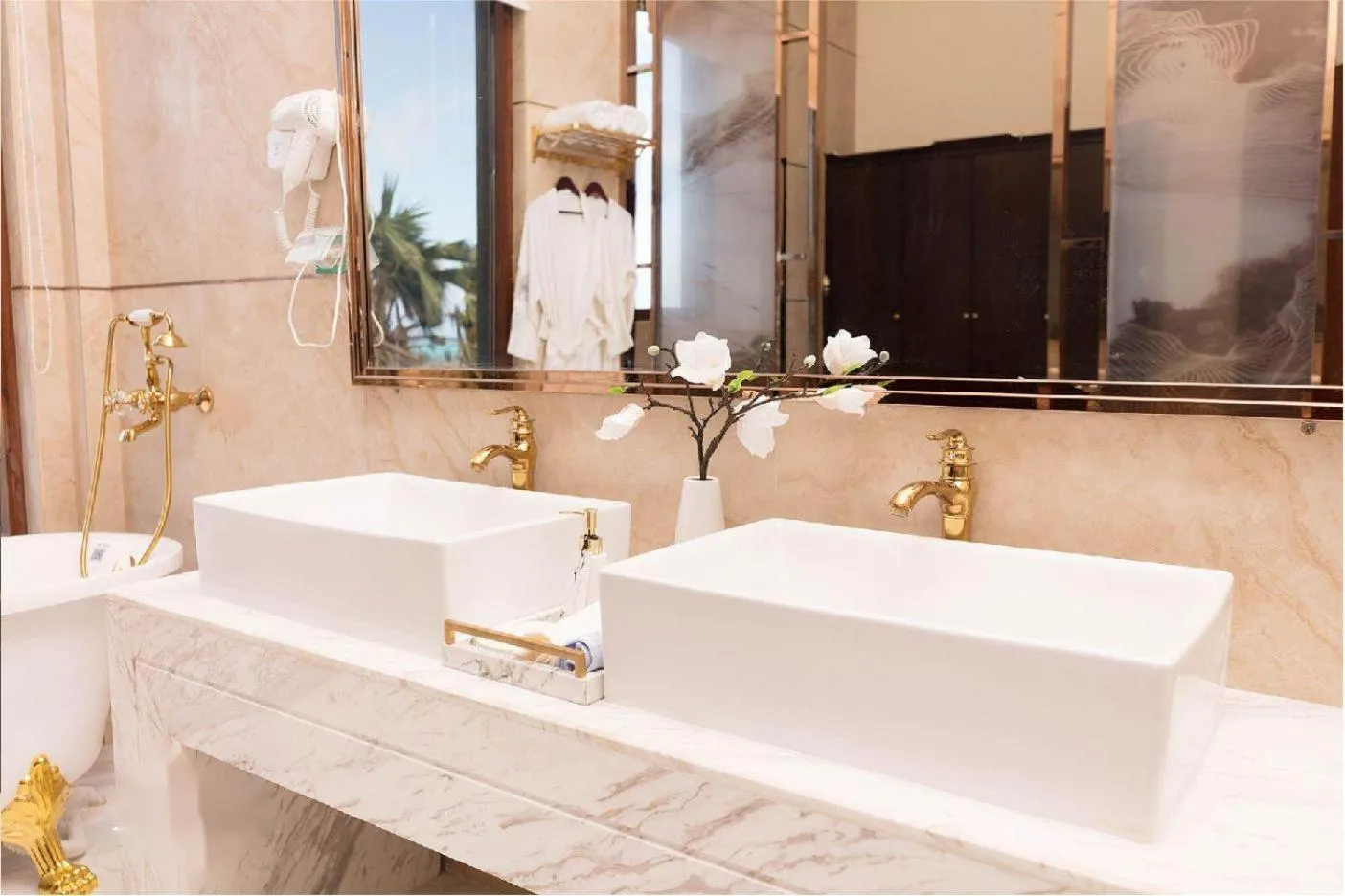 Hanamitsu Hotel & Spa