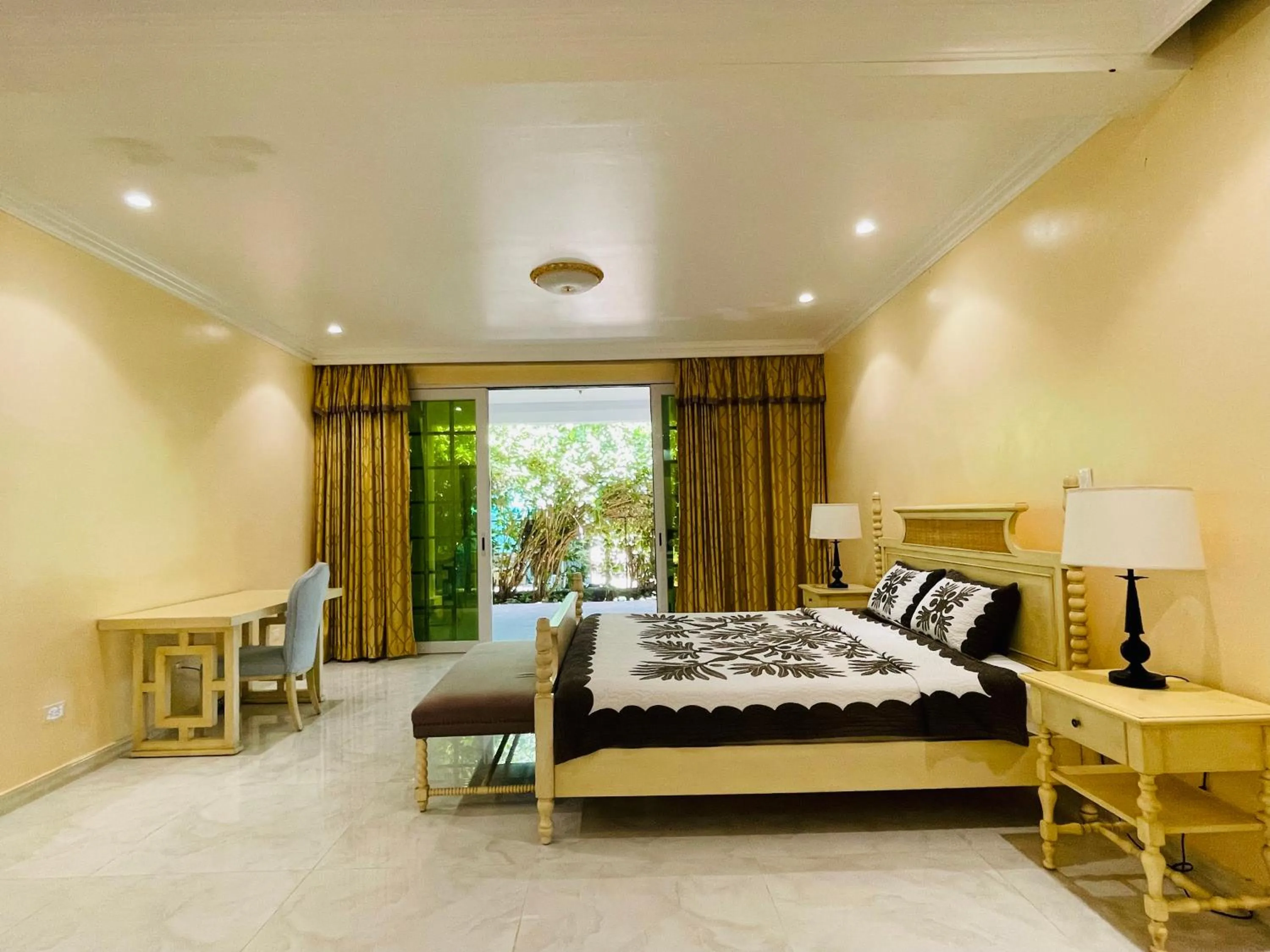 Bed in Hanamitsu Hotel & Spa