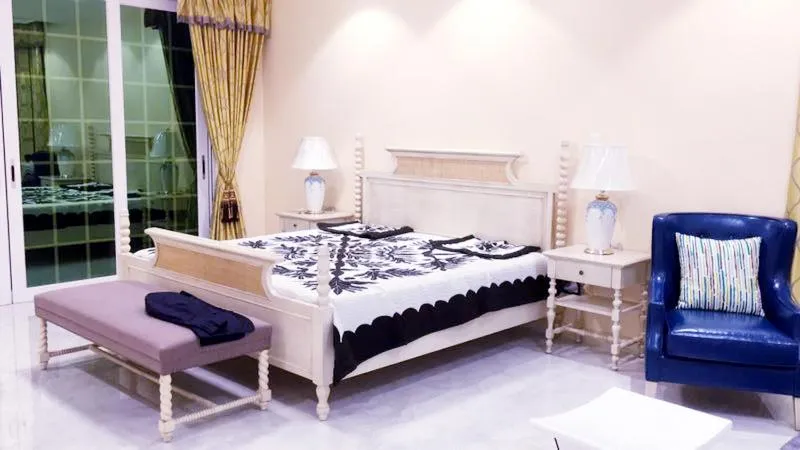 Bed in Hanamitsu Hotel & Spa