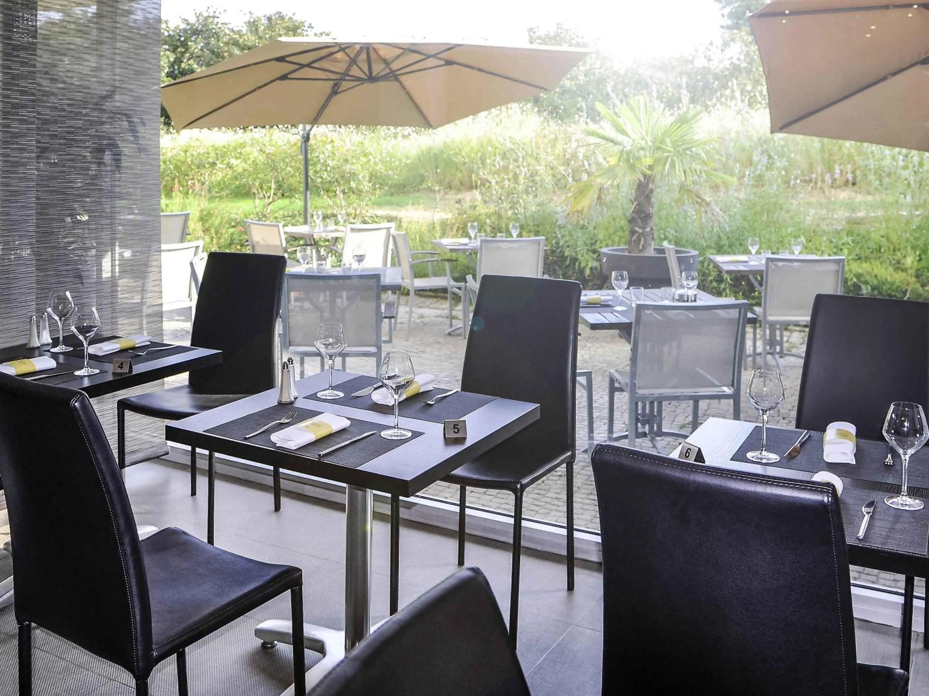 Lounge or bar in Novotel Nantes Centre Gare