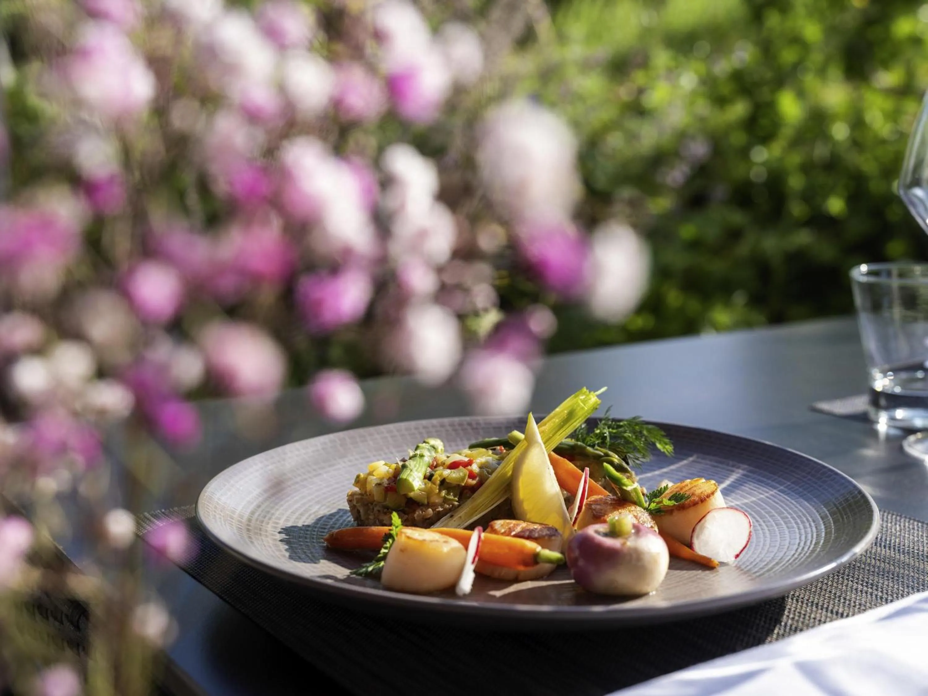 Restaurant/places to eat in Novotel Nantes Centre Gare