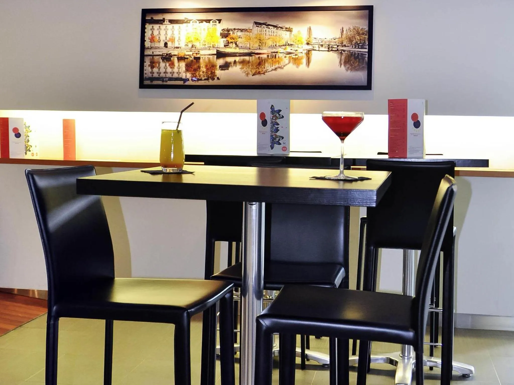 Lounge or bar in Novotel Nantes Centre Gare