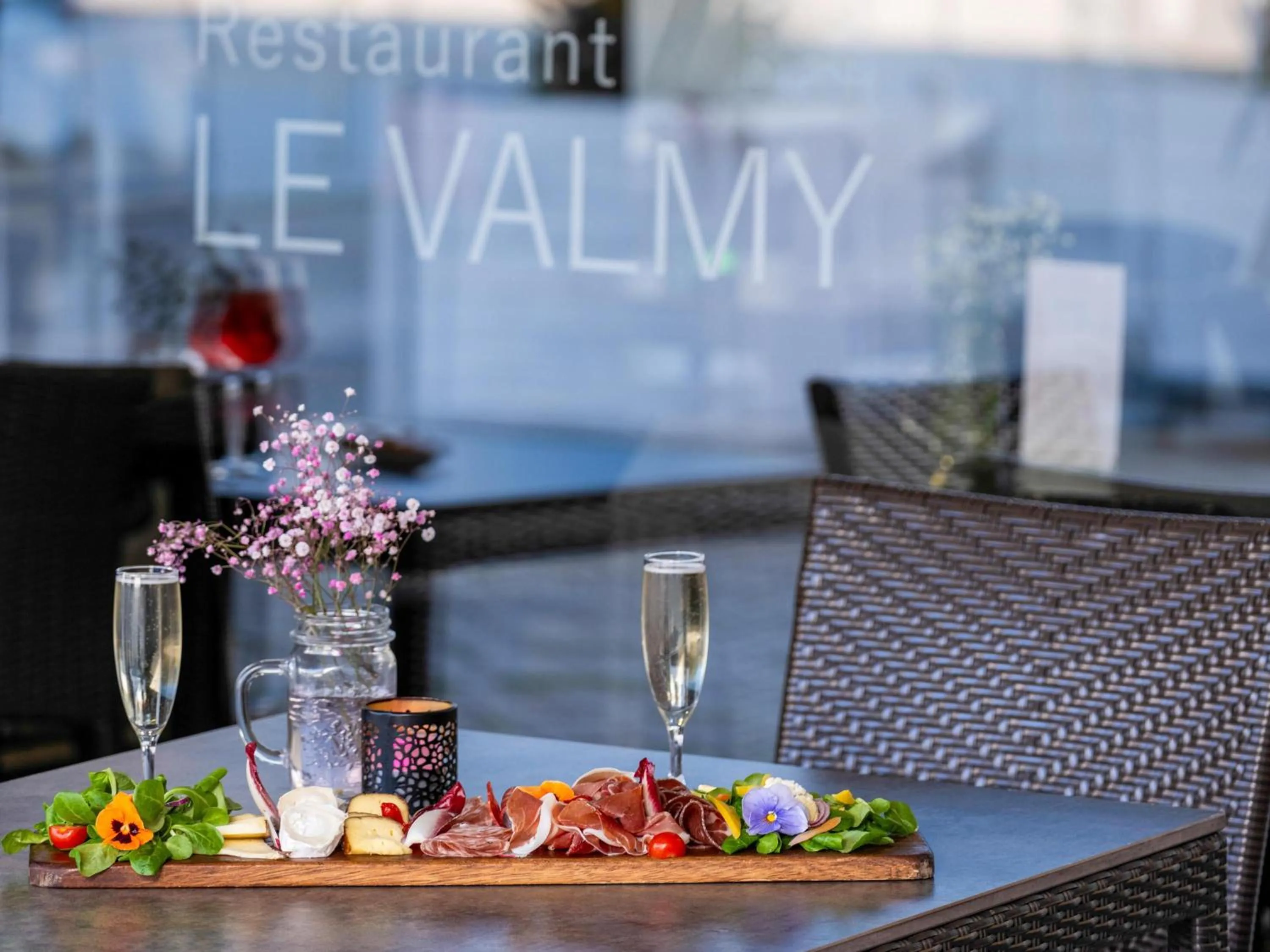 Lounge or bar in Novotel Nantes Centre Gare