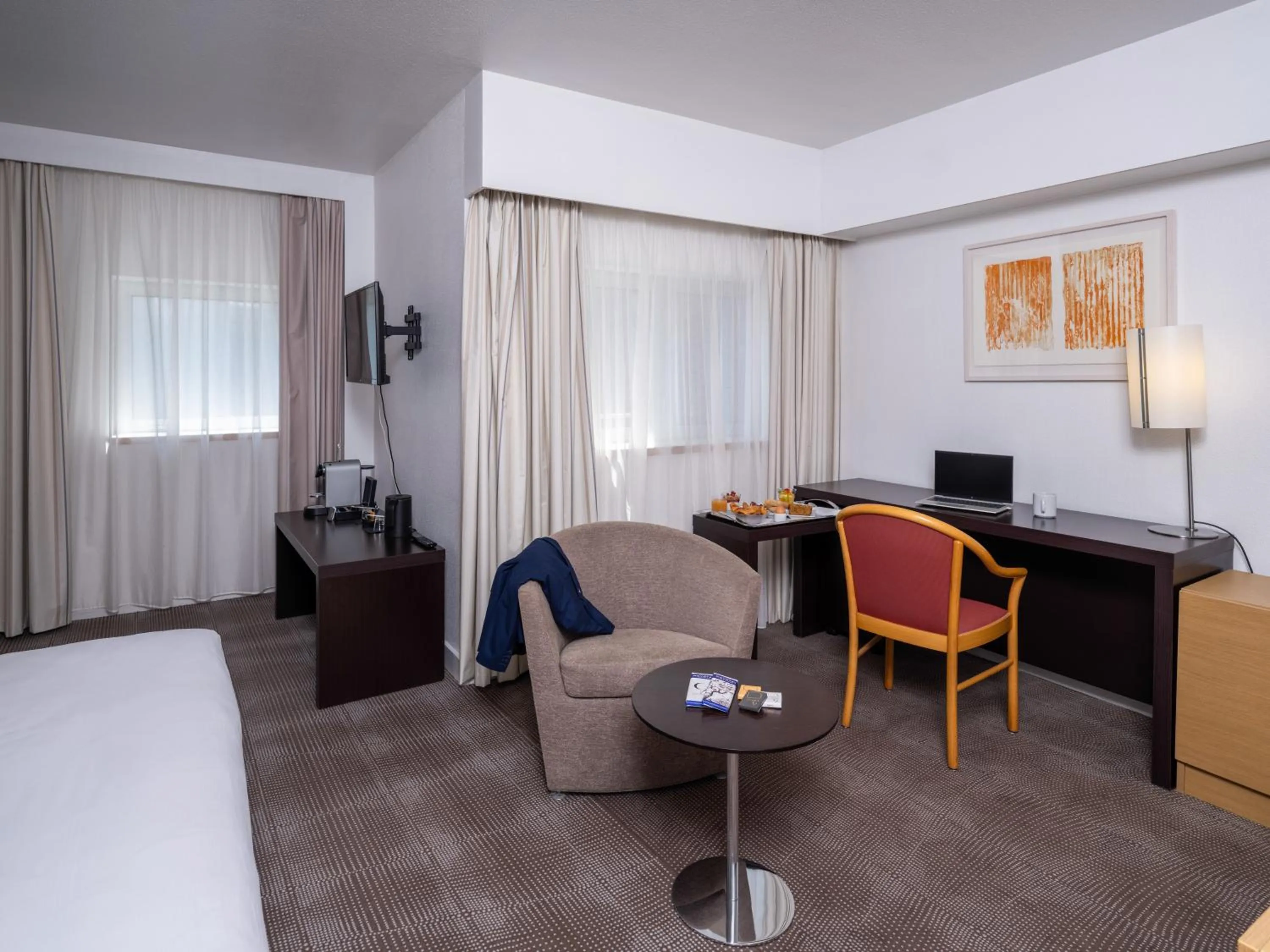 Photo of the whole room, Bed in Novotel Nantes Centre Gare