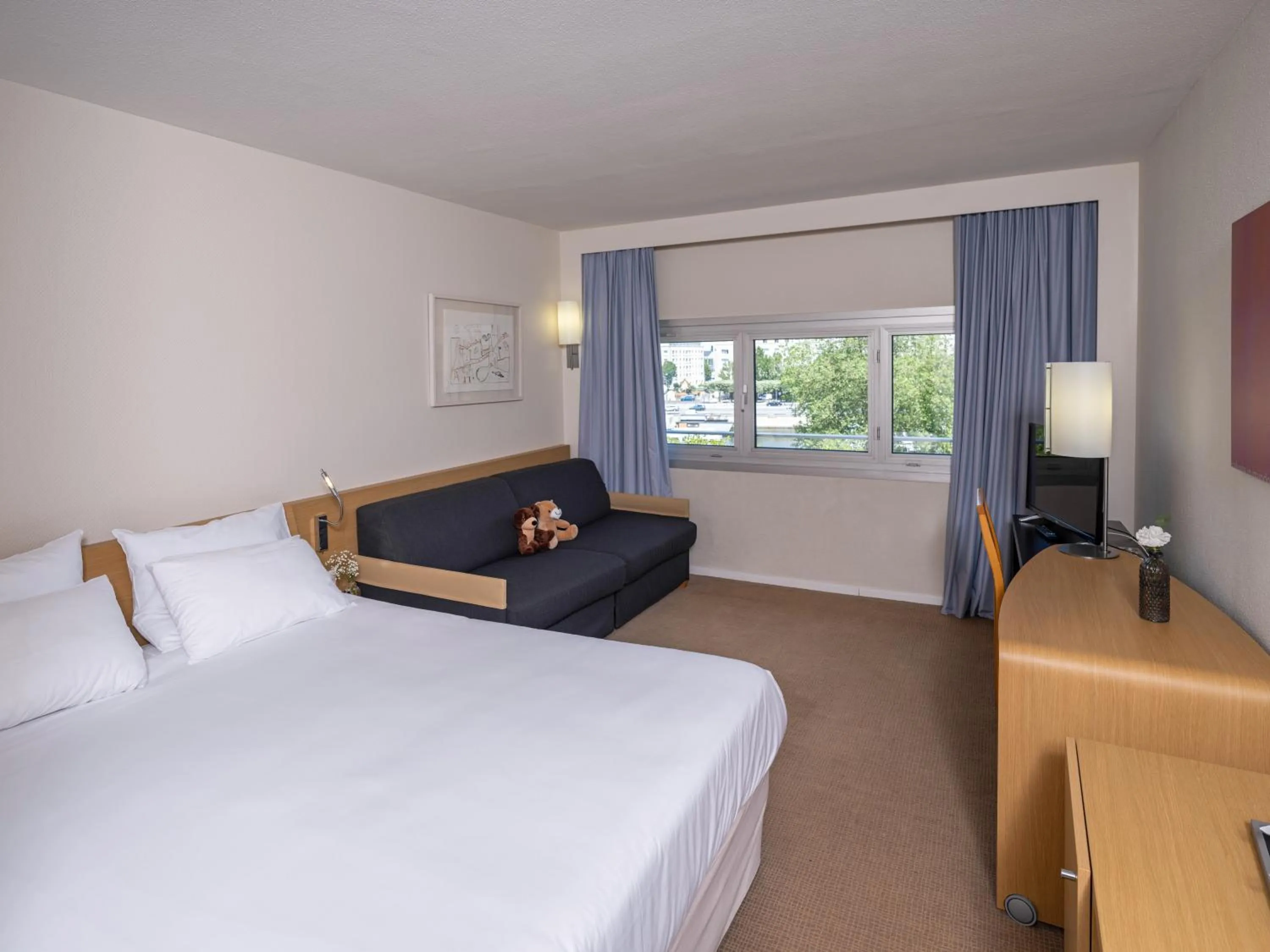 Photo of the whole room, Bed in Novotel Nantes Centre Gare