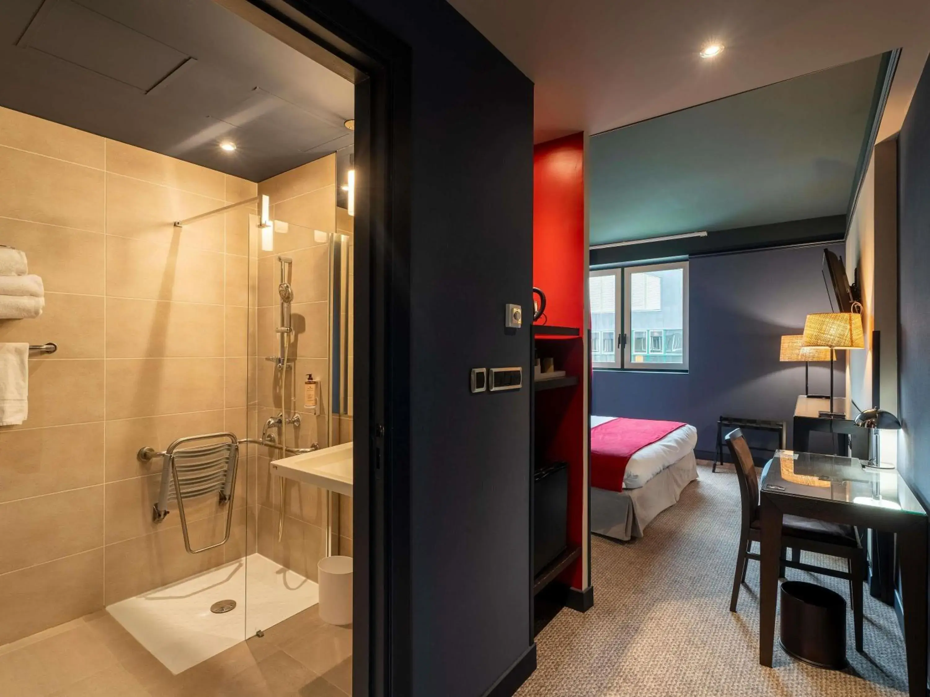 Bedroom, Bed in Mercure Bordeaux Chateau Chartrons Bedroom, Bed in Mercure Bordeaux Chateau Chartrons