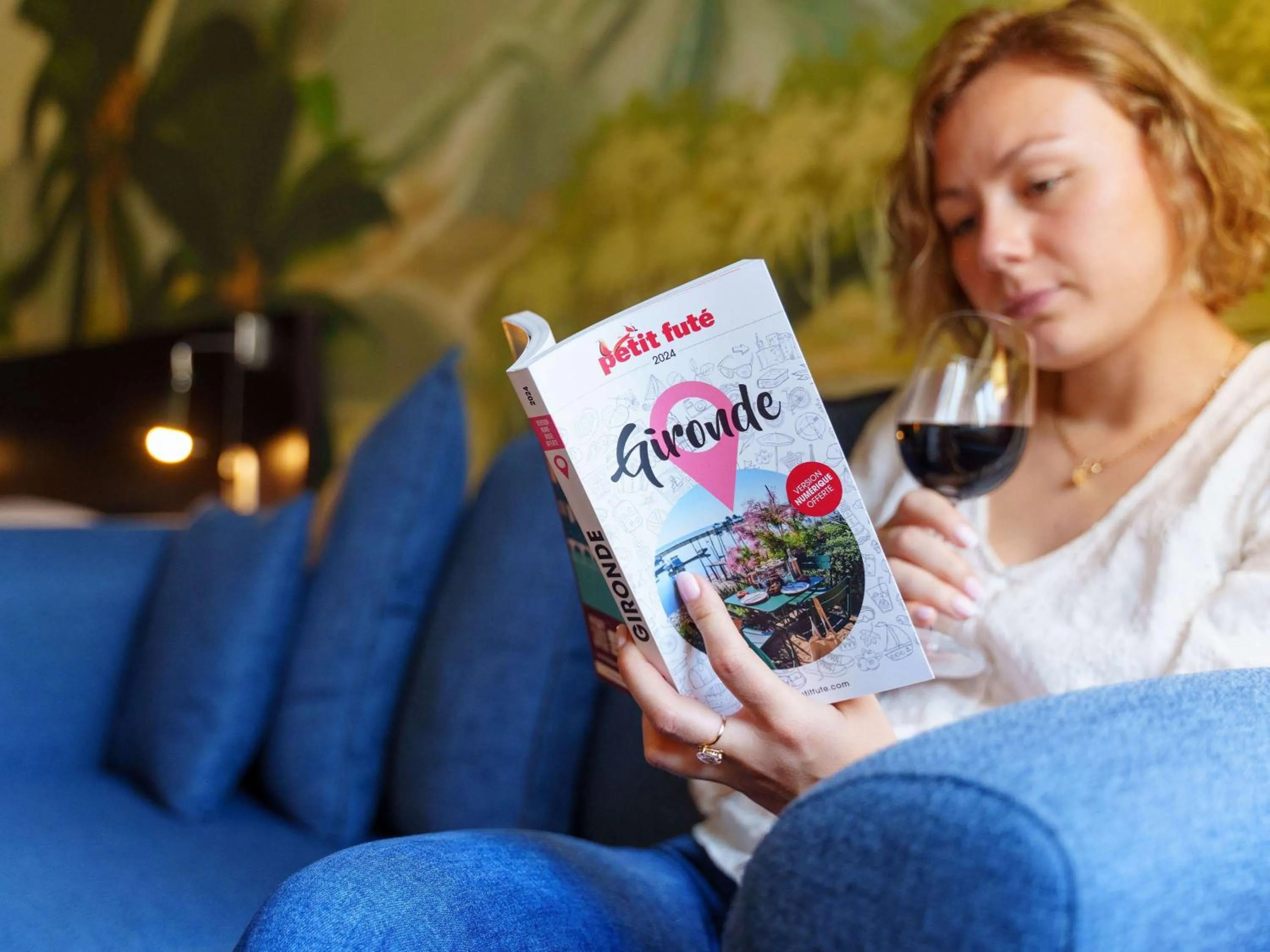 Junior Suite with a Double Bed and a Sofa in Mercure Bordeaux Chateau Chartrons