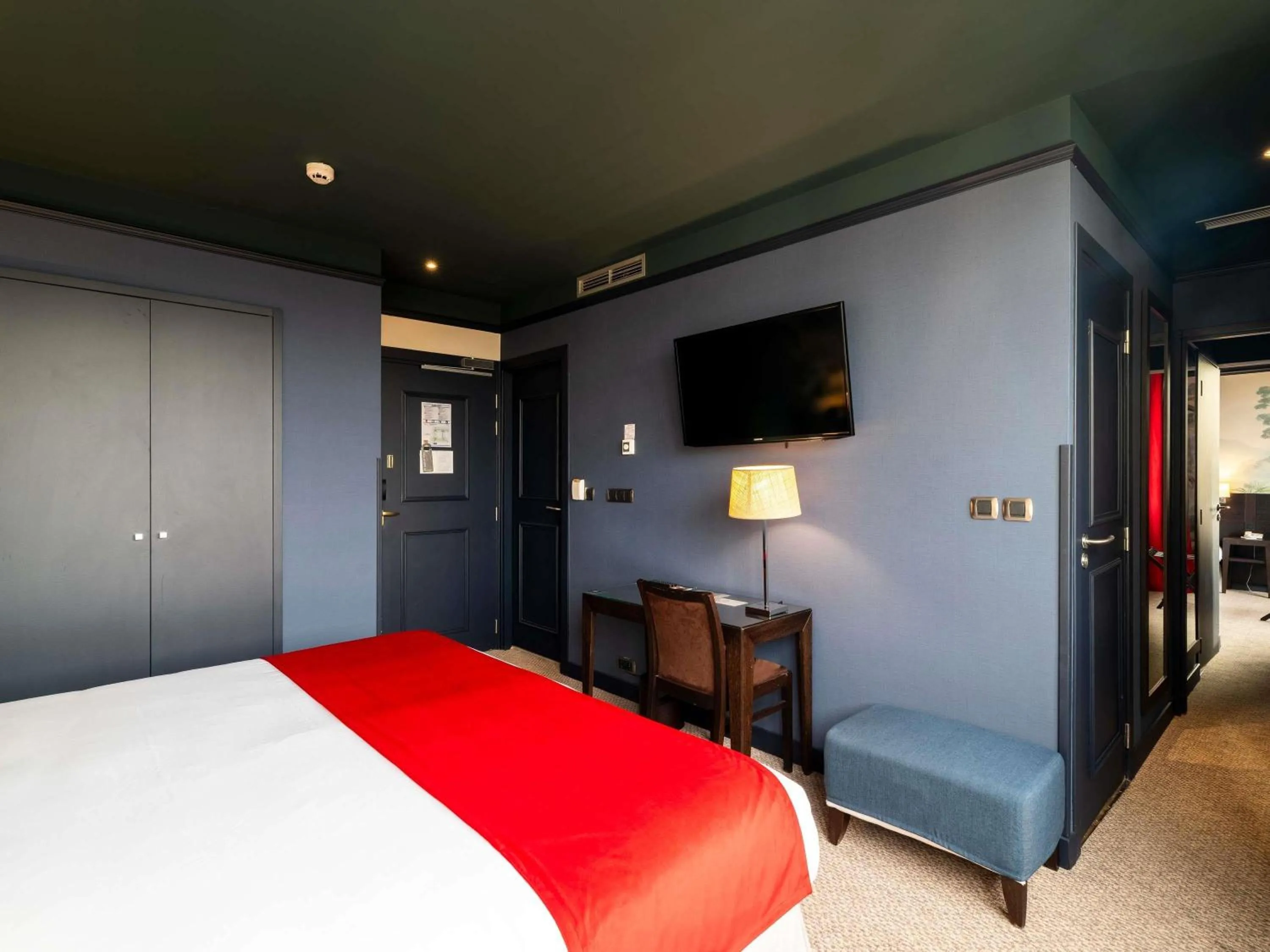 Bedroom, Bed in Mercure Bordeaux Chateau Chartrons