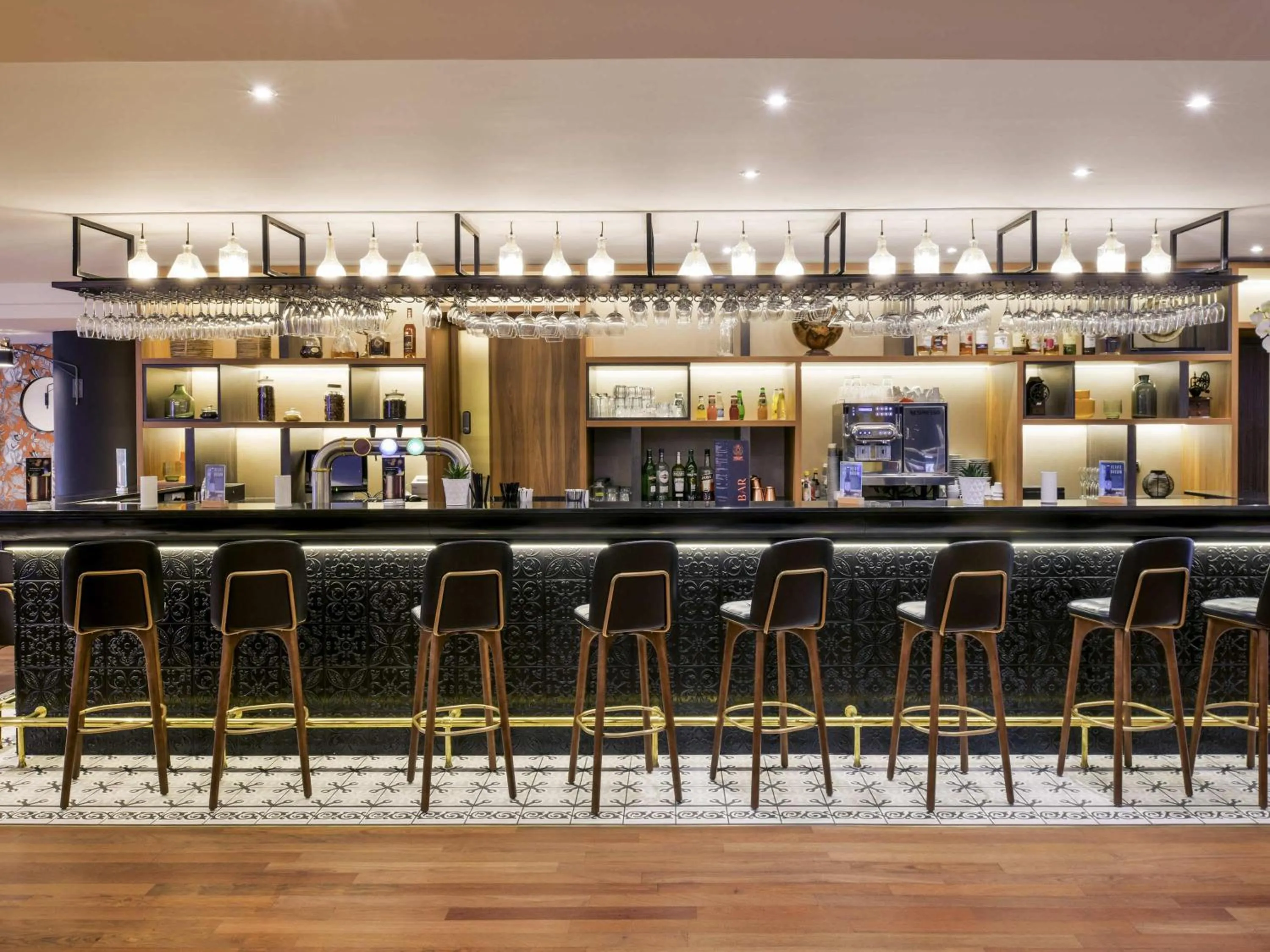 Lounge or bar in Mercure Bordeaux Chateau Chartrons