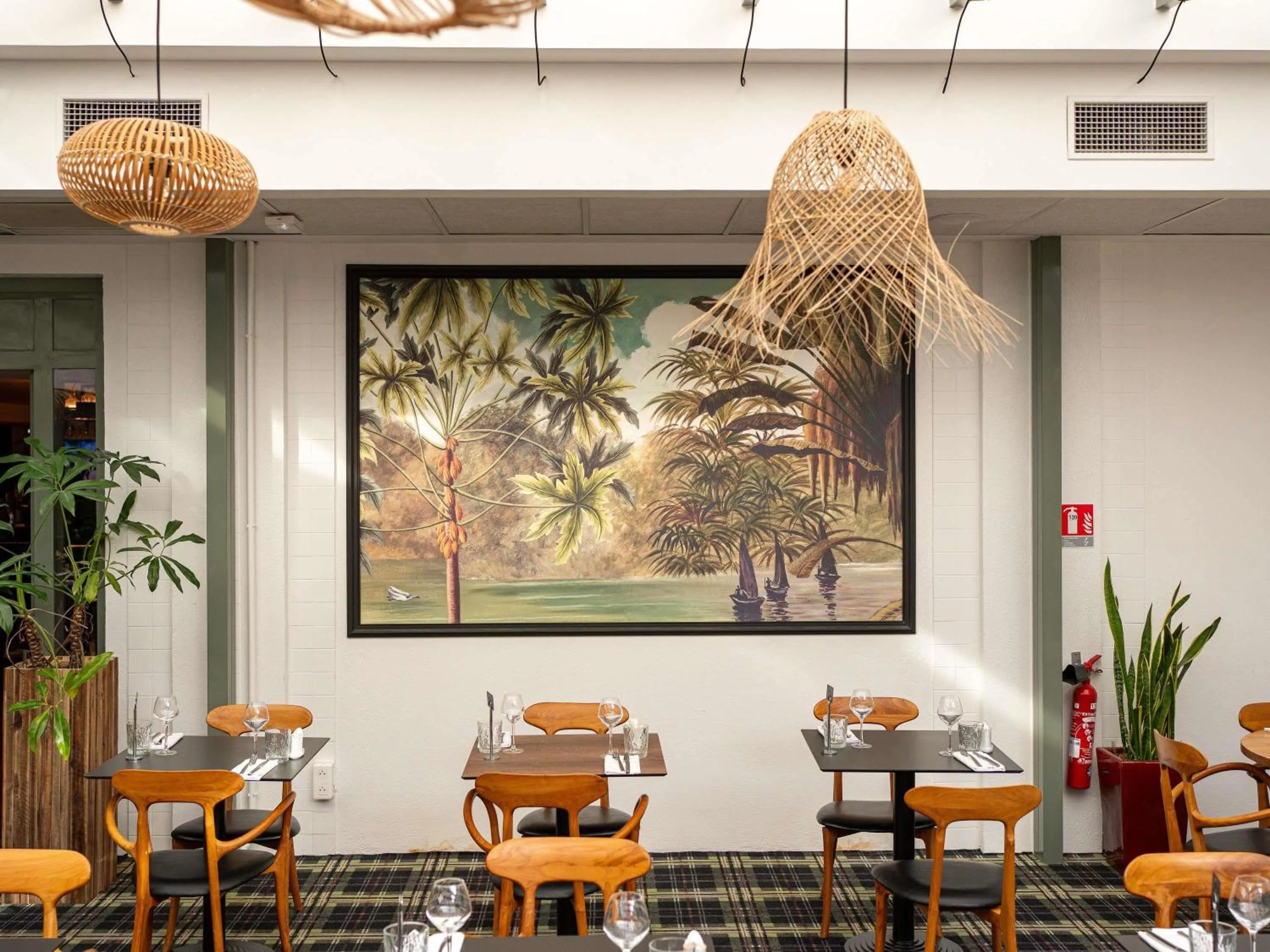 Restaurant/places to eat in Mercure Bordeaux Chateau Chartrons