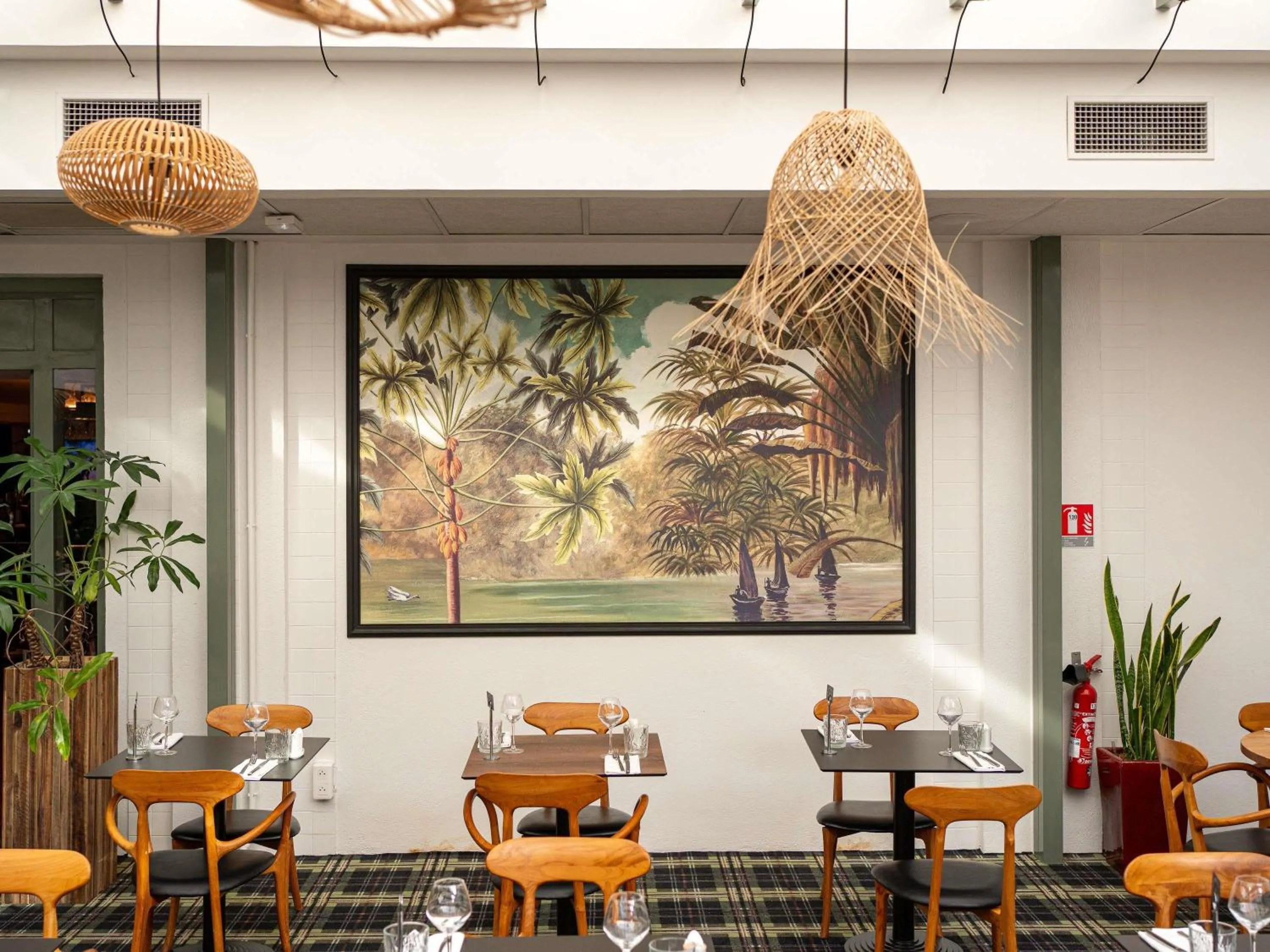 Restaurant/places to eat in Mercure Bordeaux Chateau Chartrons