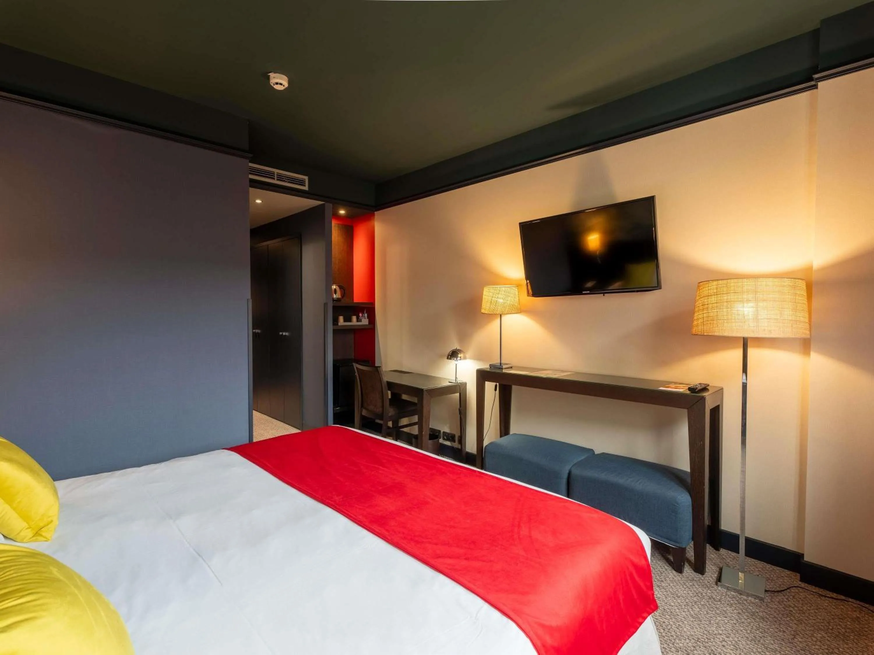 Bedroom, Bed in Mercure Bordeaux Chateau Chartrons