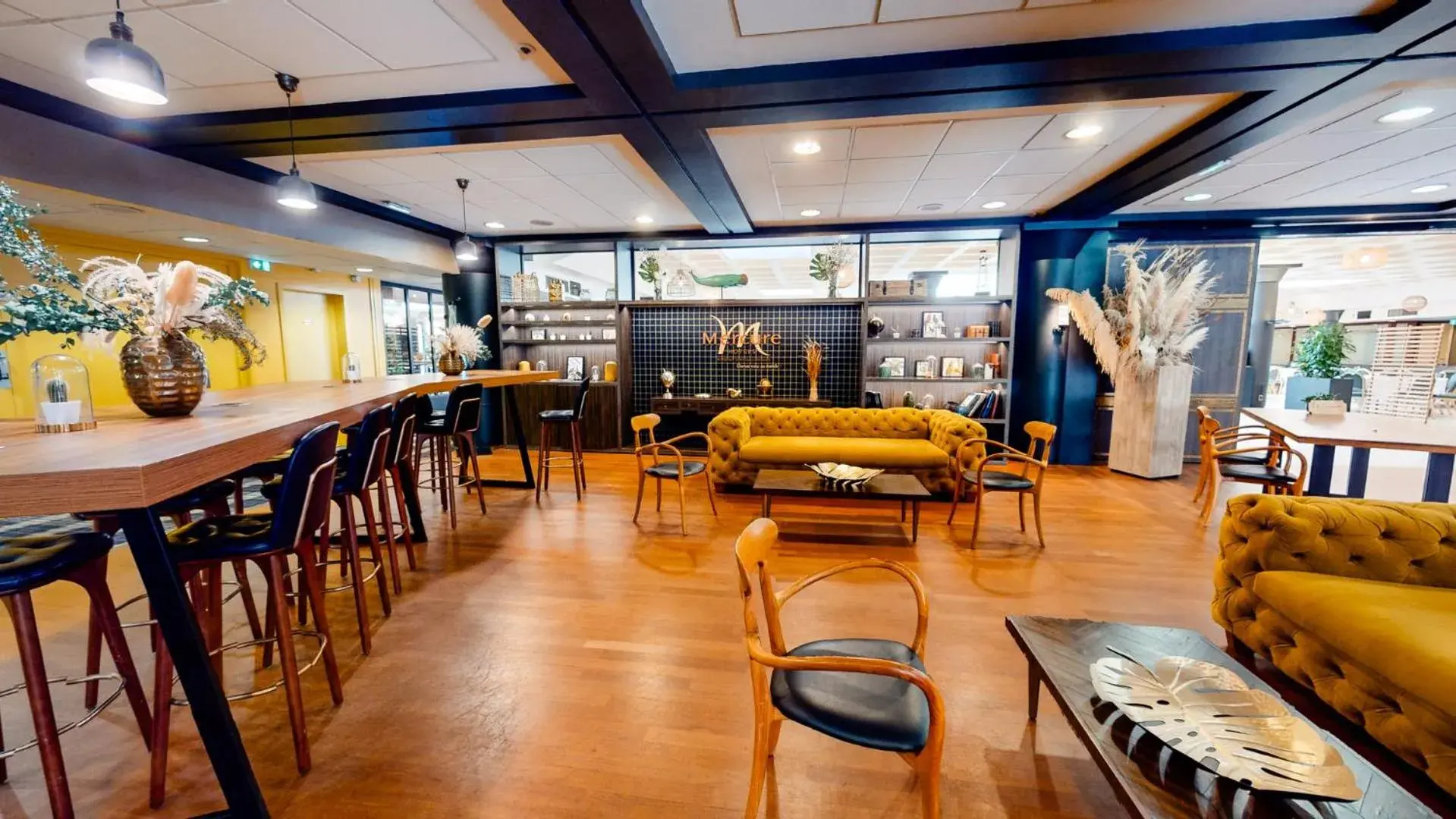 Lobby or reception in Mercure Bordeaux Chateau Chartrons Lobby or reception in Mercure Bordeaux Chateau Chartrons