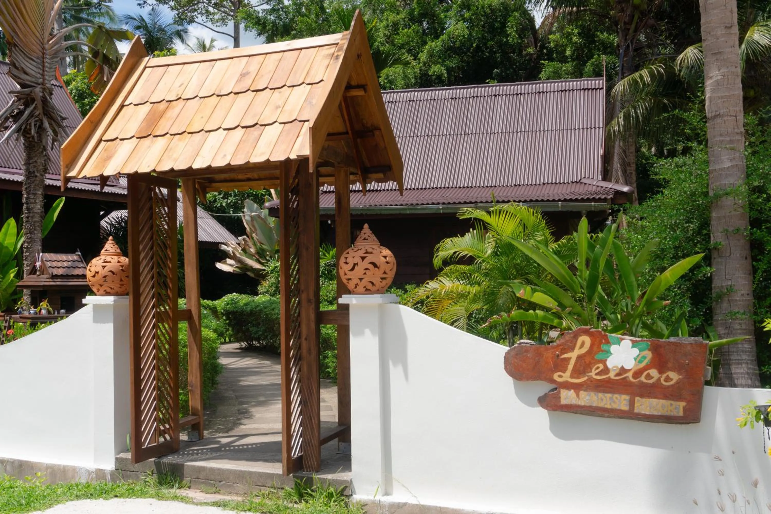 Facade/entrance in Leeloo Paradise