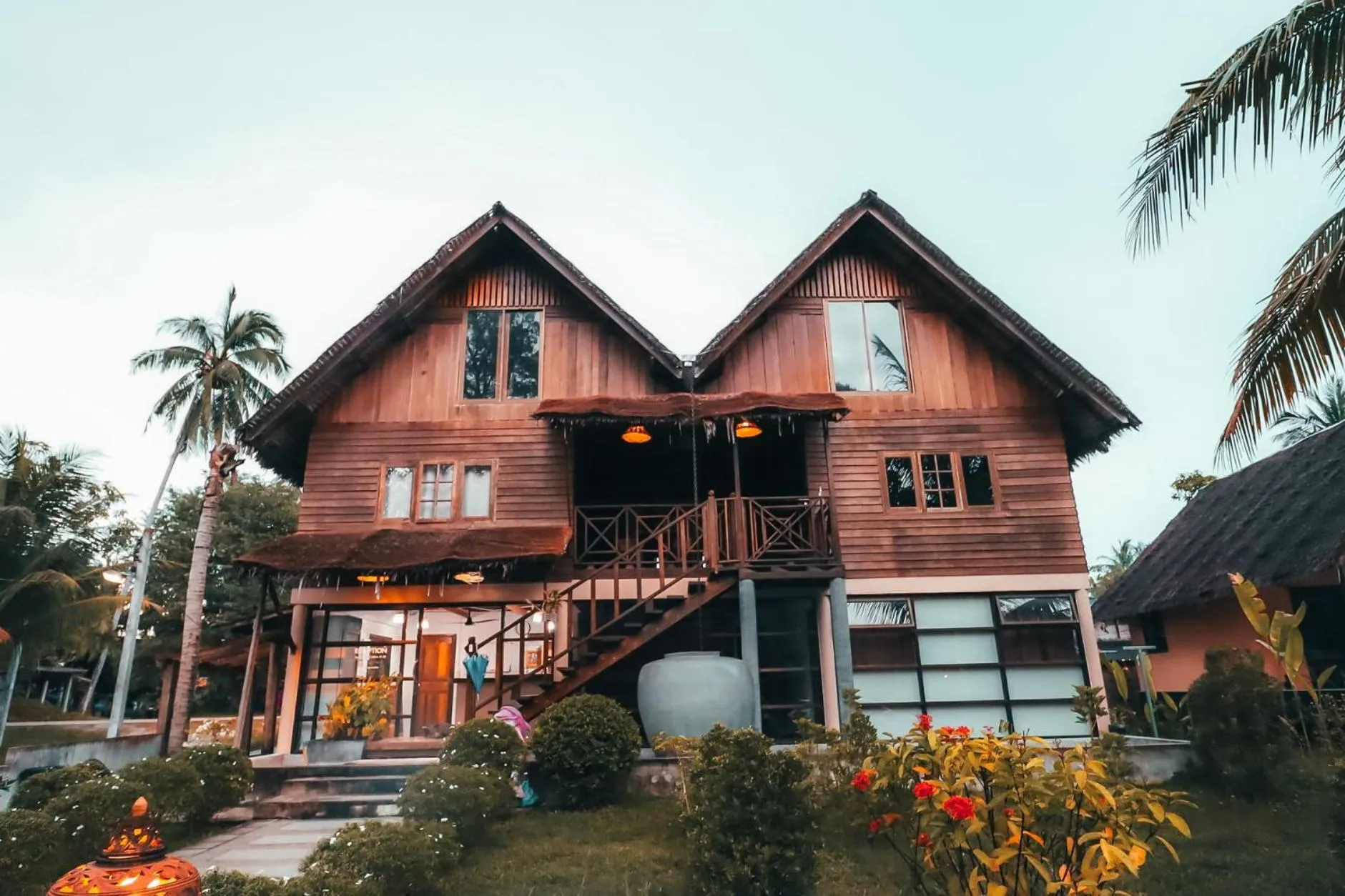 Property building in Leeloo Paradise