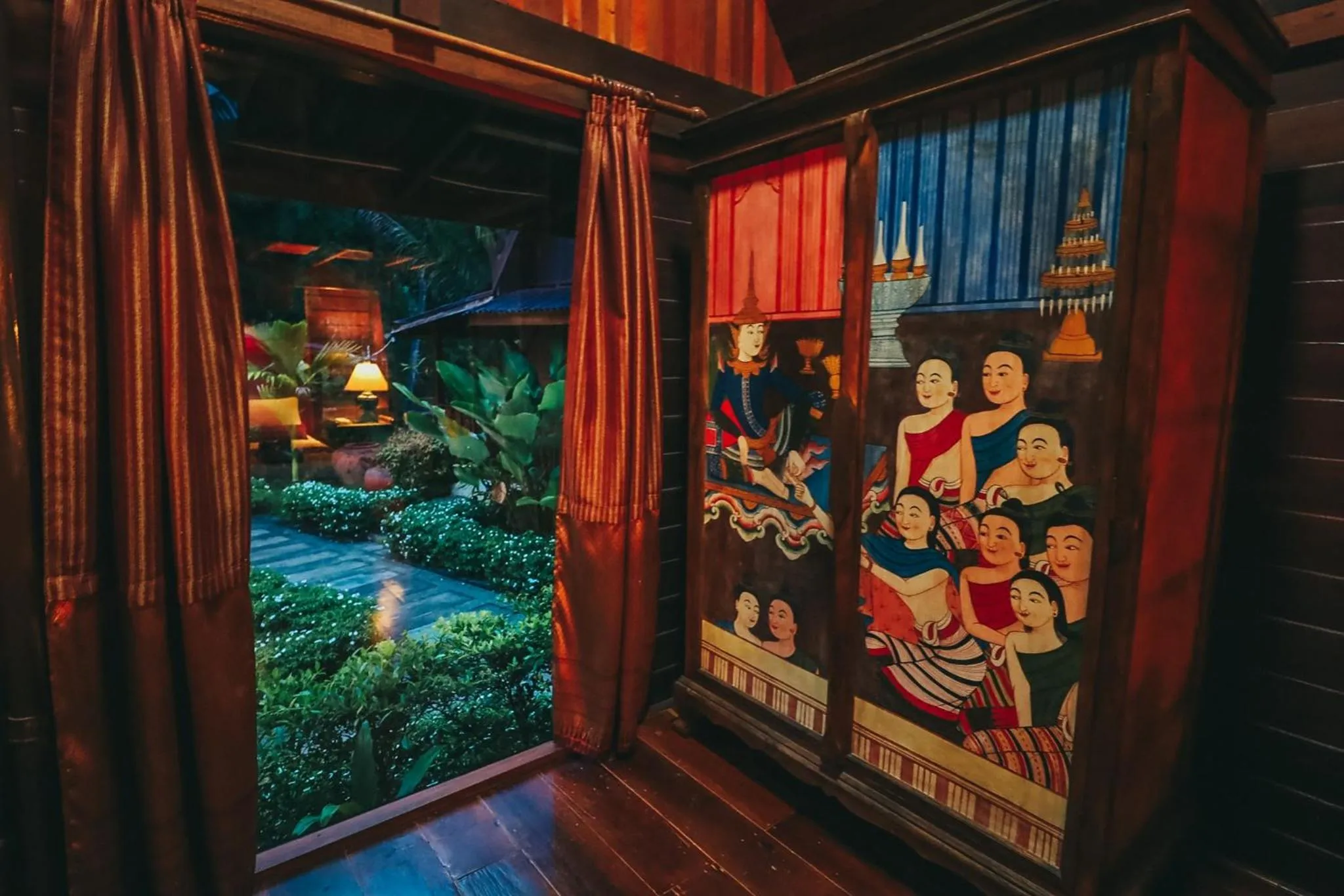 Decorative detail in Leeloo Paradise