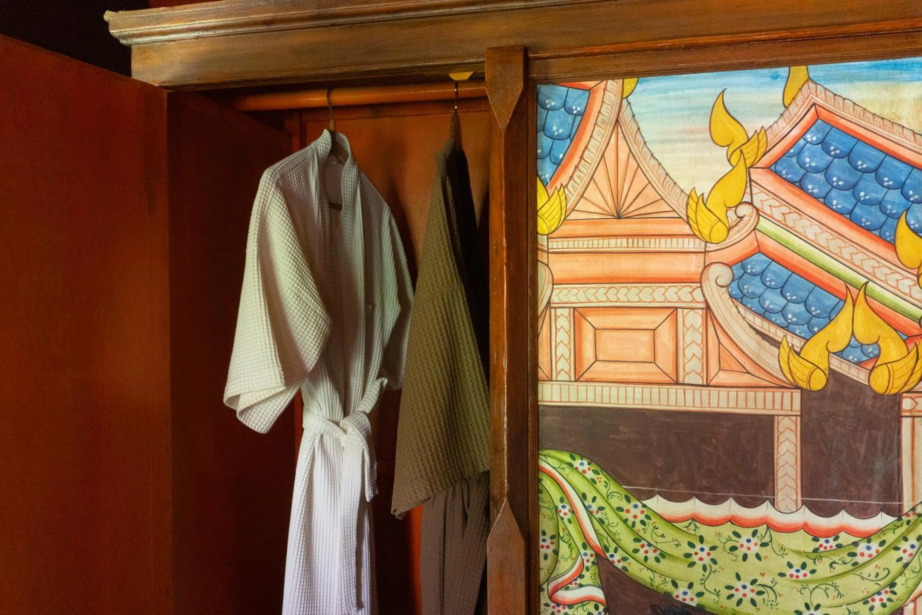 wardrobe in Leeloo Paradise