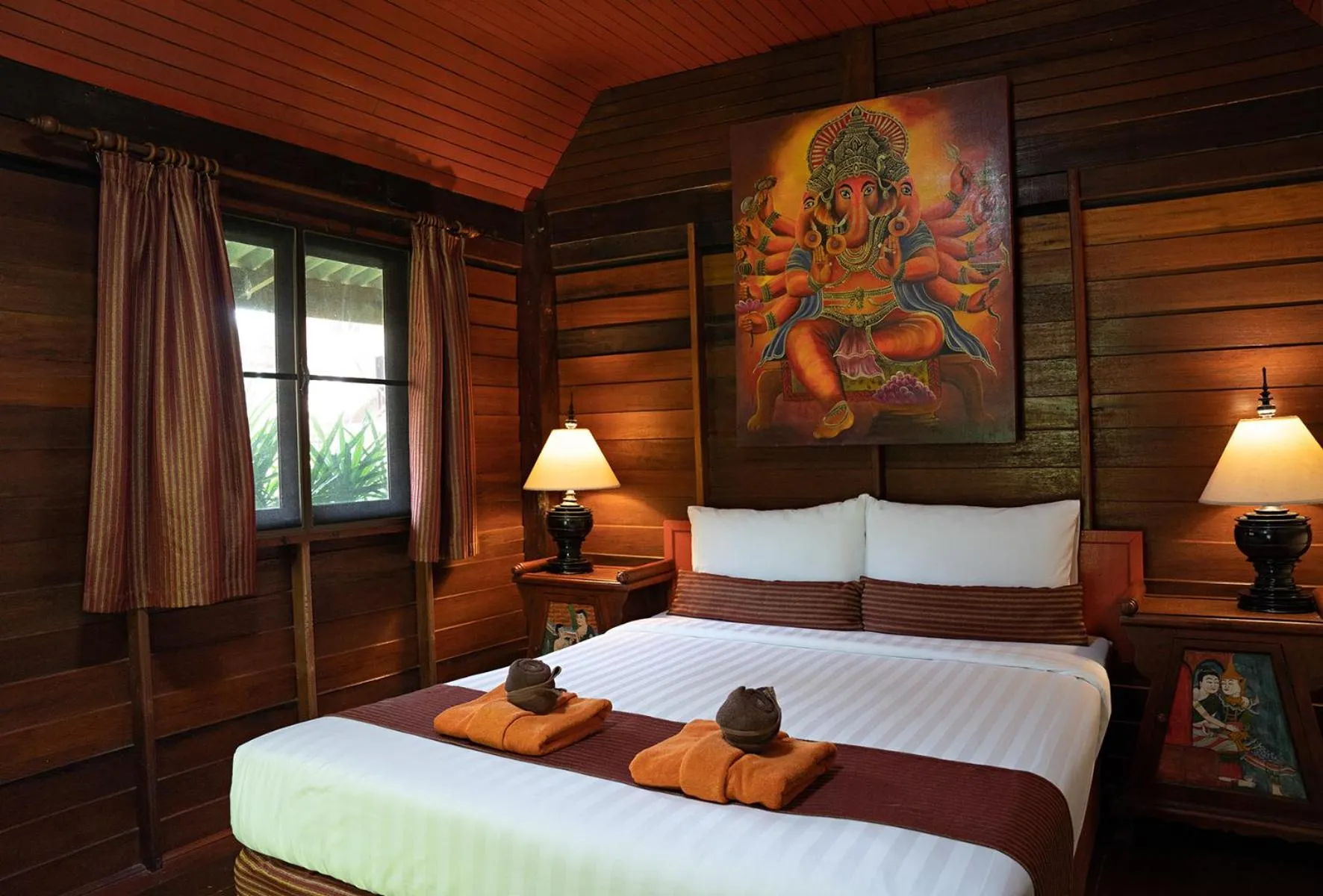 Bedroom, Bed in Leeloo Paradise