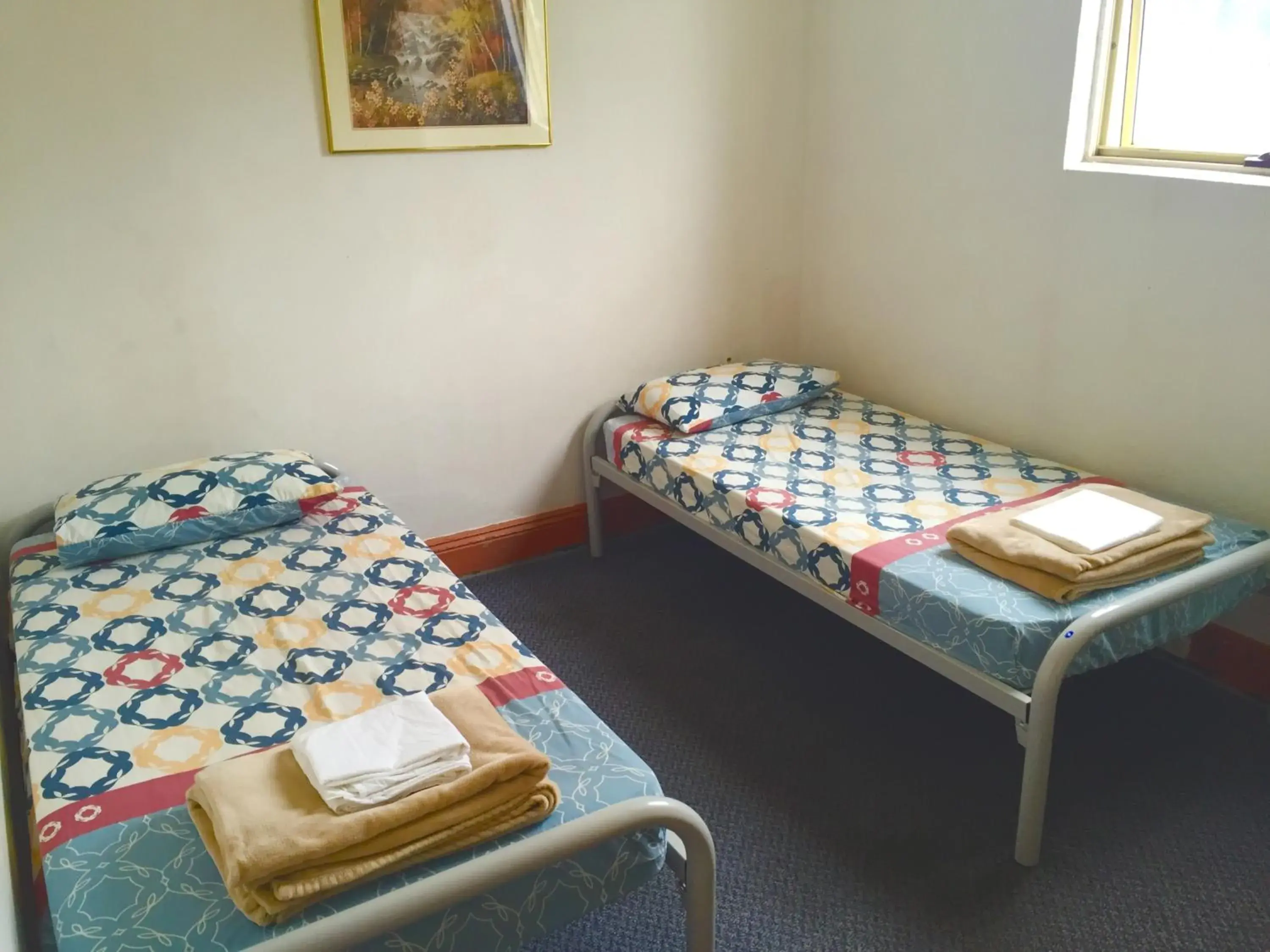 Standard Twin Room with Shared Bathroom in Hay Street Traveller's Inn Standard Twin Room with Shared Bathroom in Hay Street Traveller's Inn