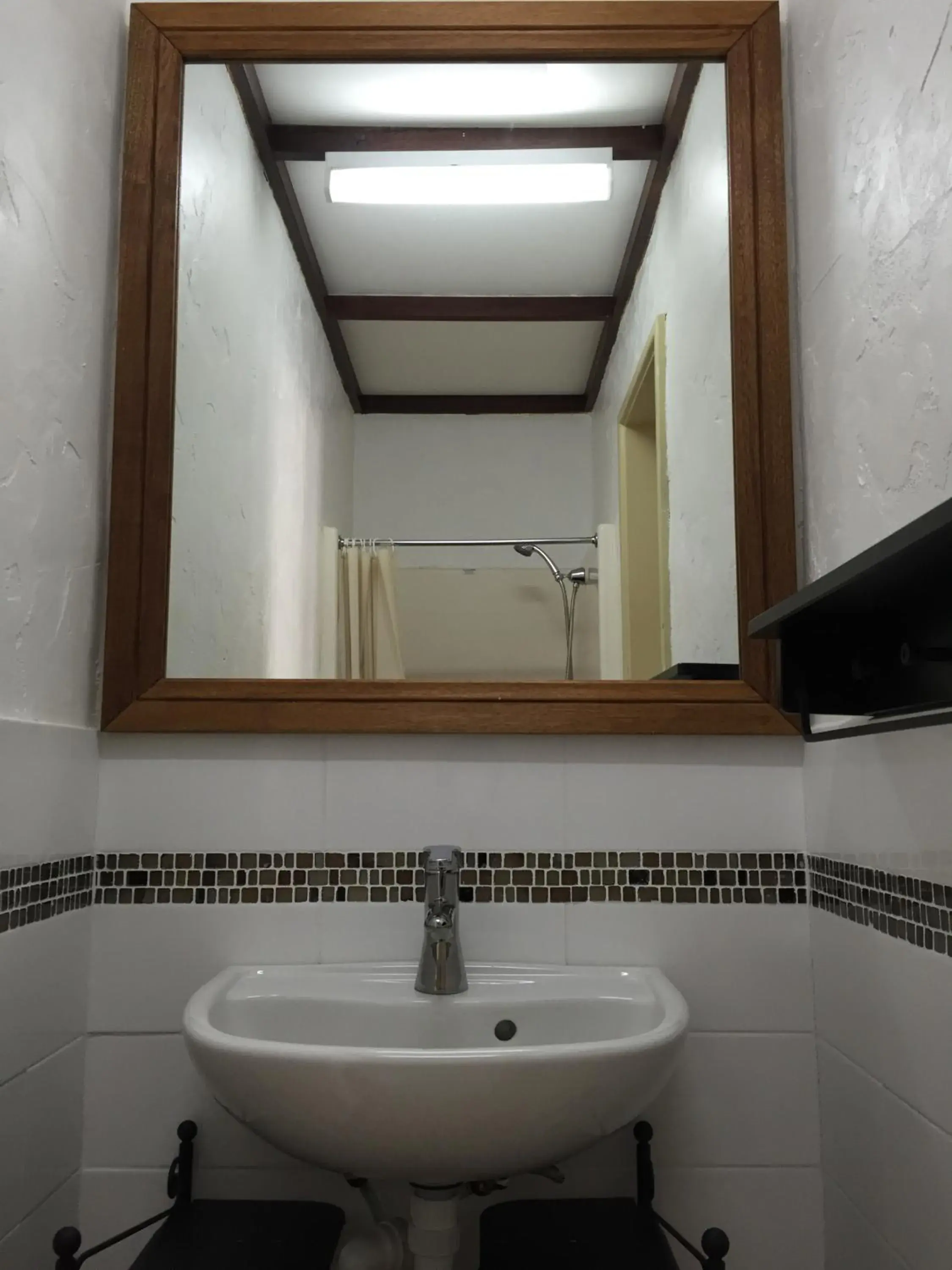 Bathroom in Hay Street Traveller's Inn Bathroom in Hay Street Traveller's Inn