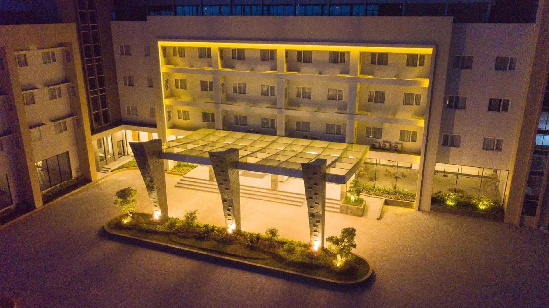 Property building in Pollos Hotel & Gallery