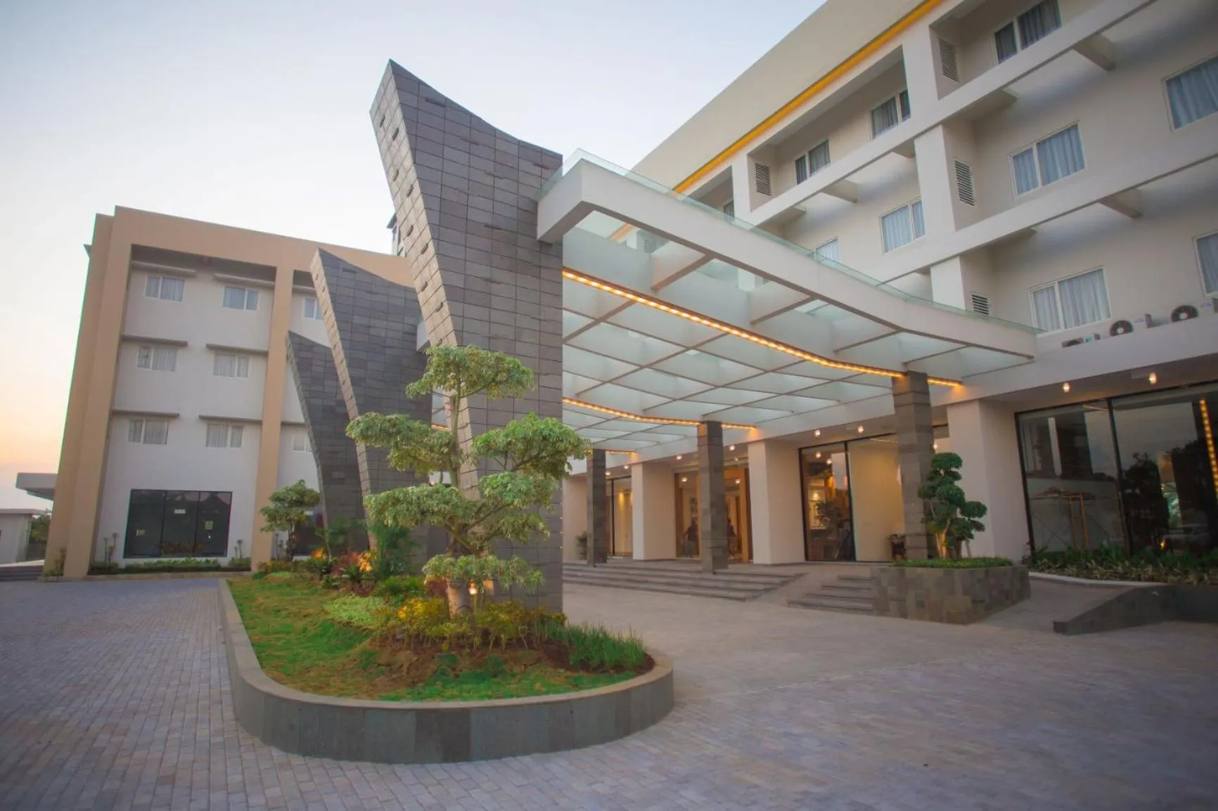 Property building in Pollos Hotel & Gallery