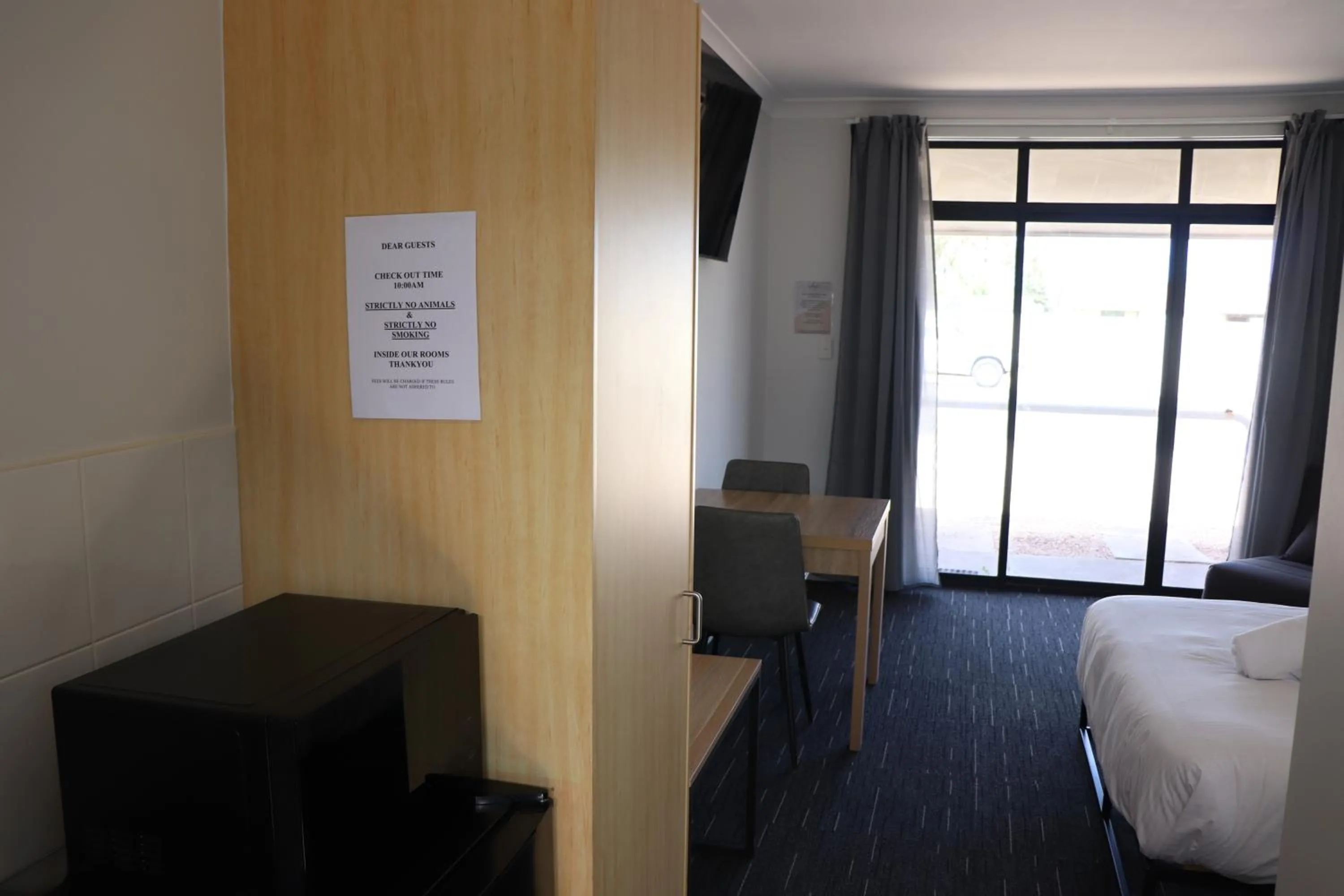 Living room, Bed in The Anglers Inn