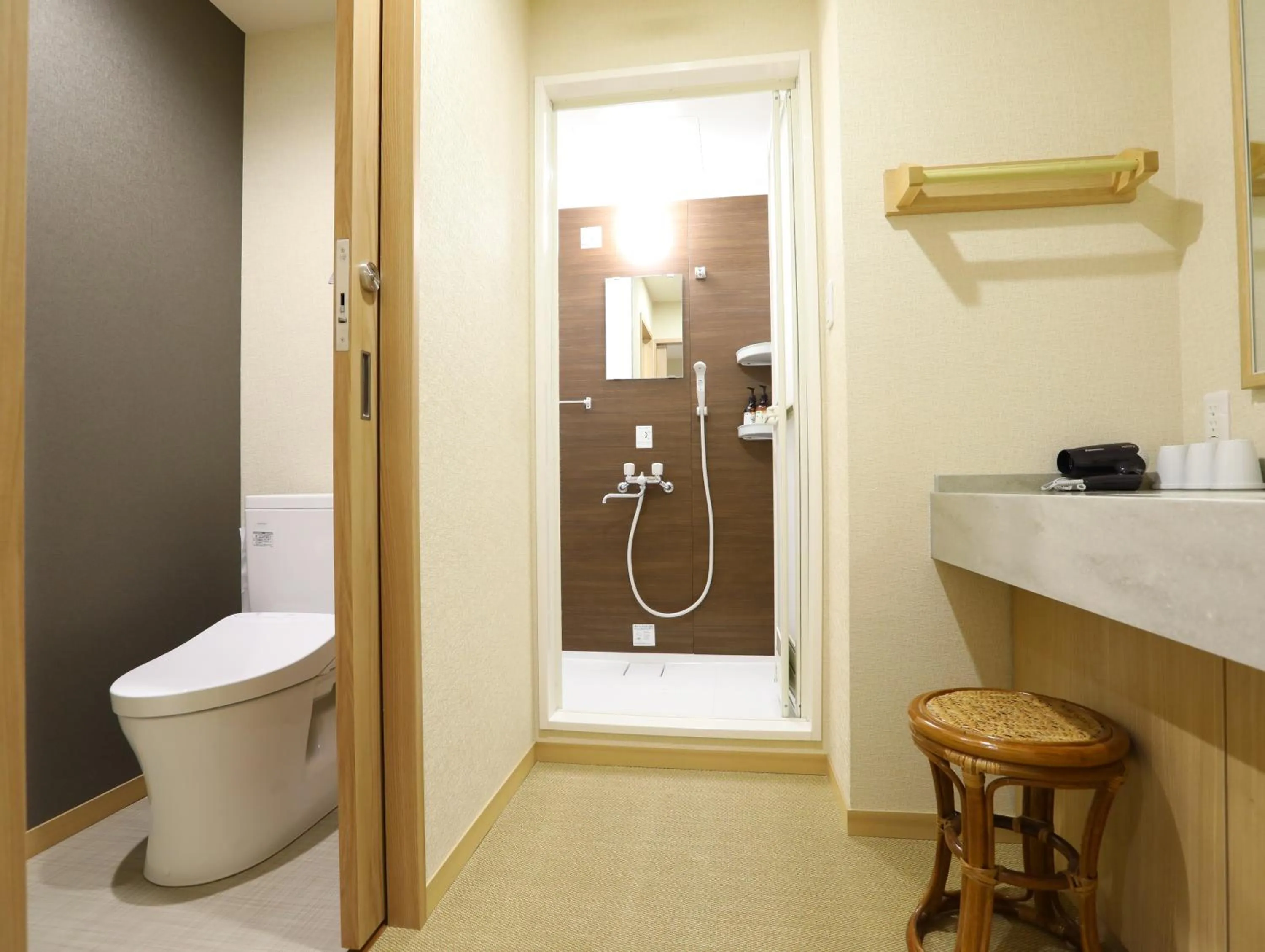 Shower in Shuzenji Onsen Katsuragawa