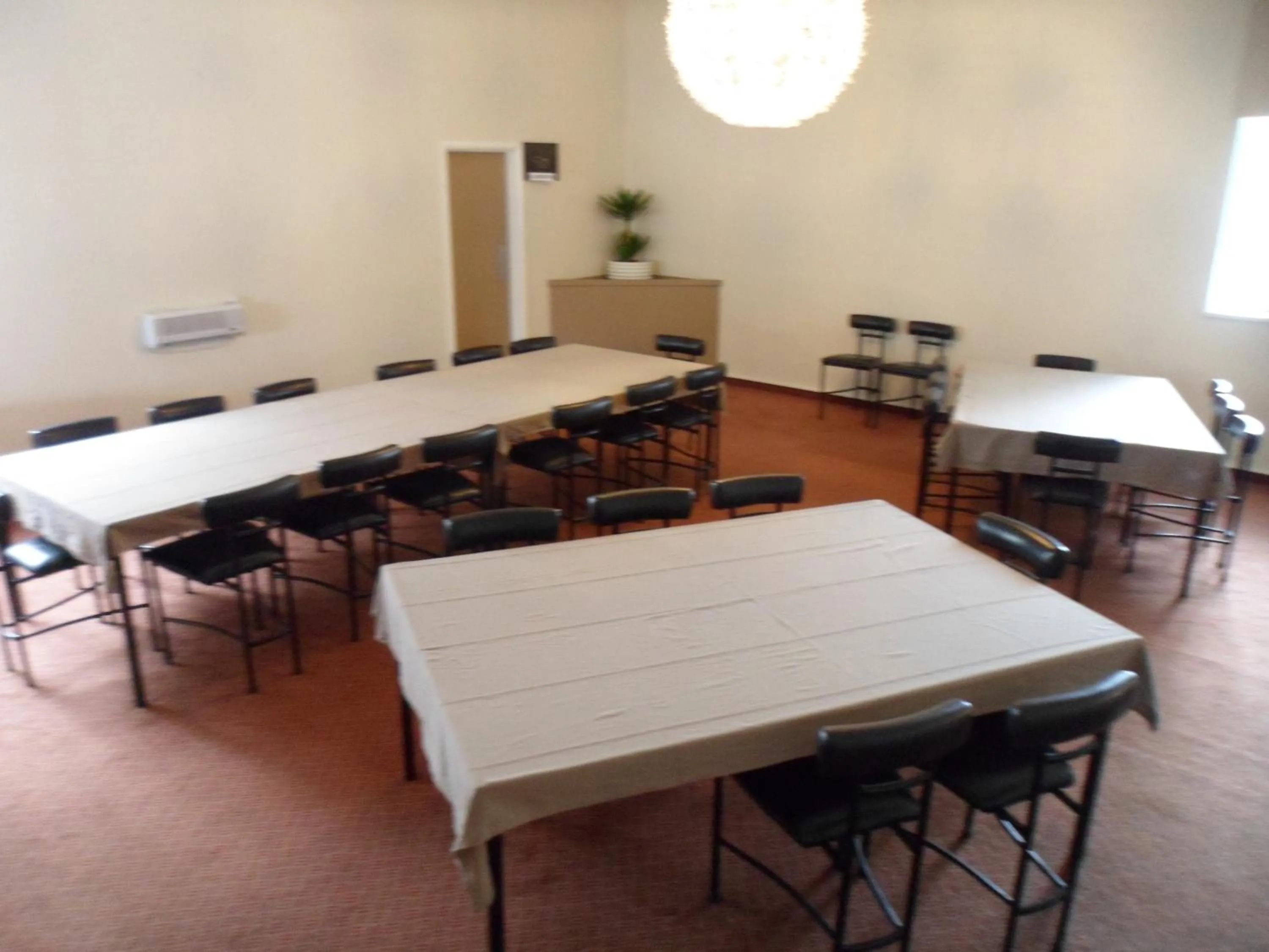 Business facilities in Essex Arms