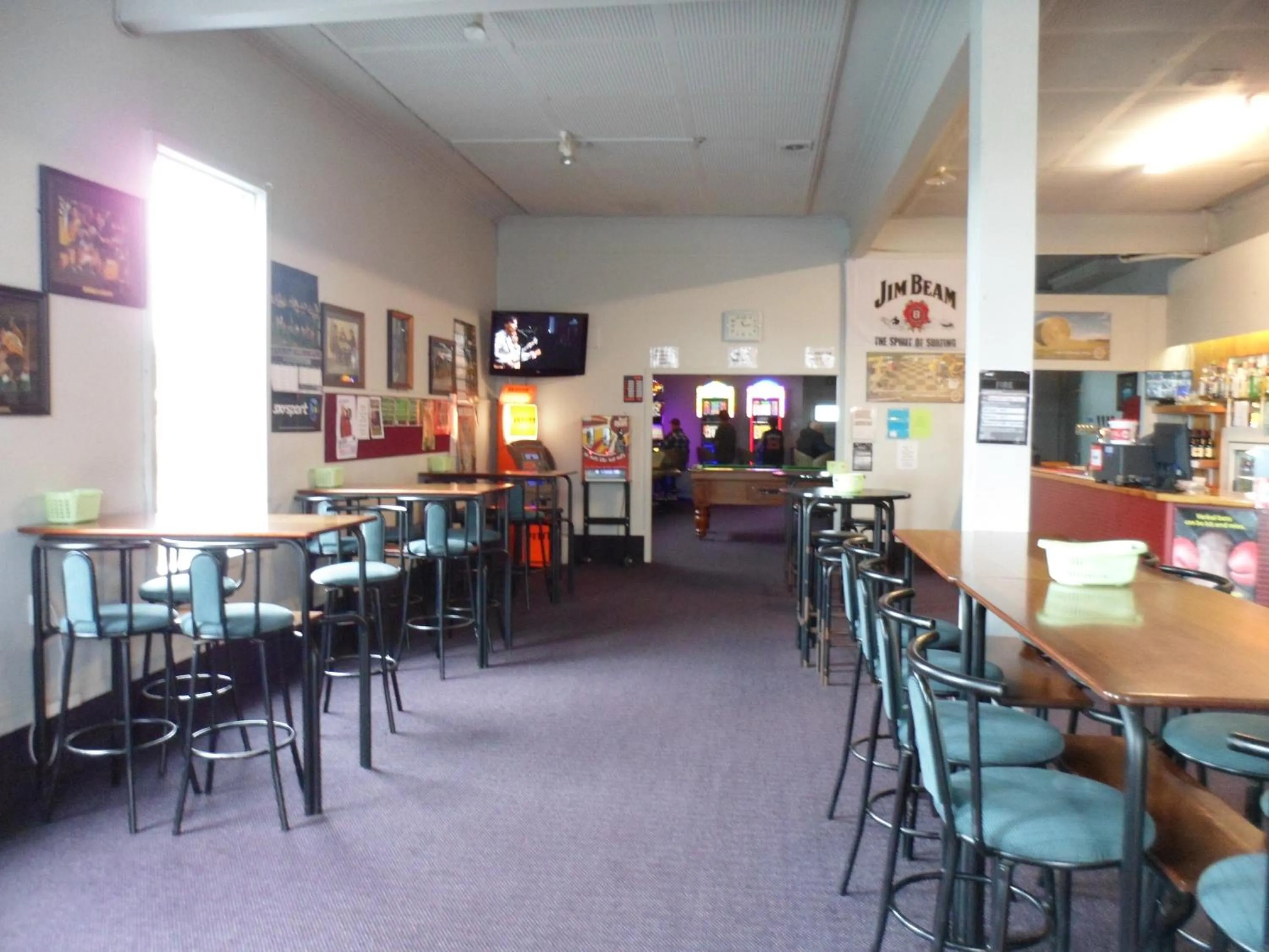 Lounge or bar in Essex Arms