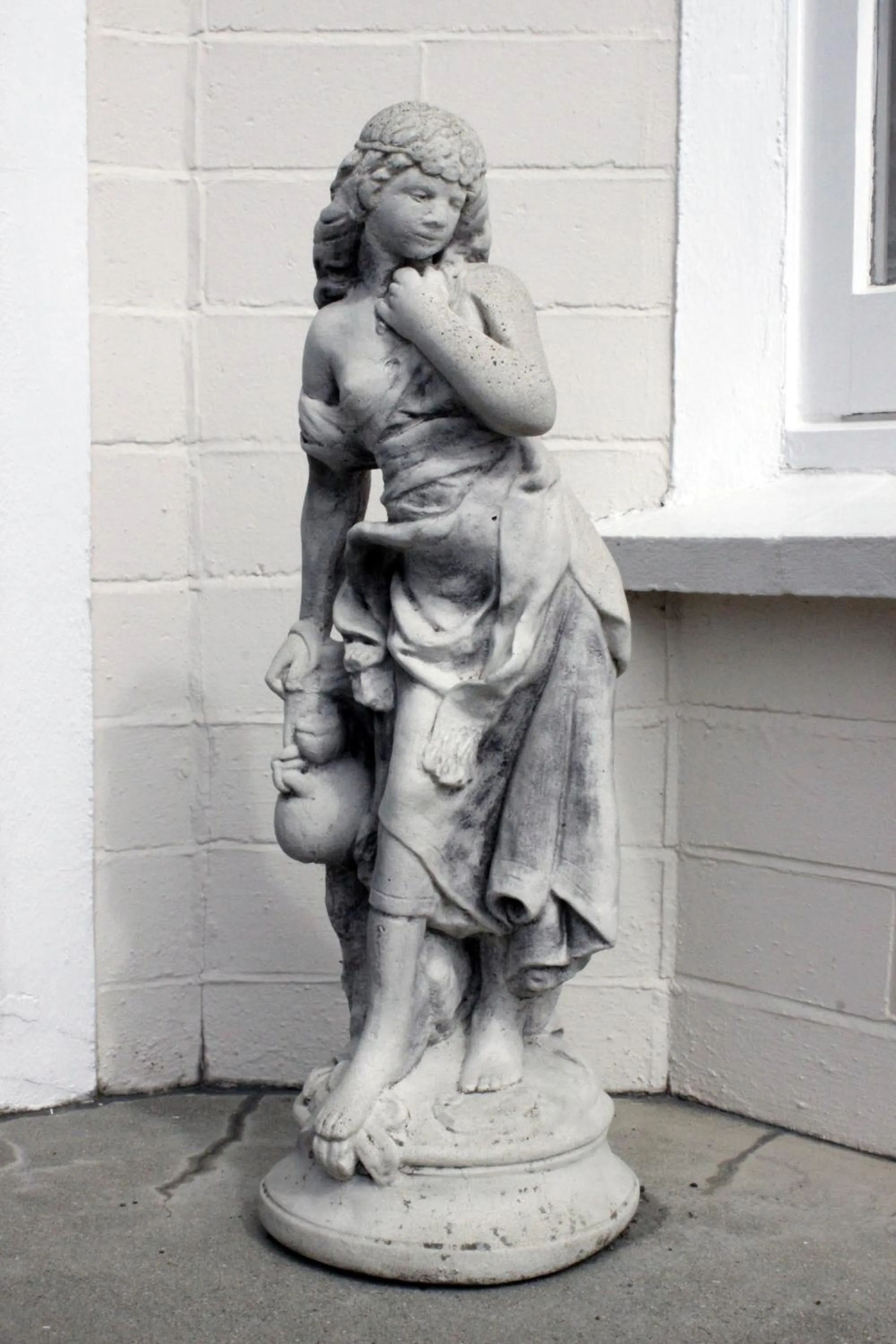 Garden in Colonial Motel