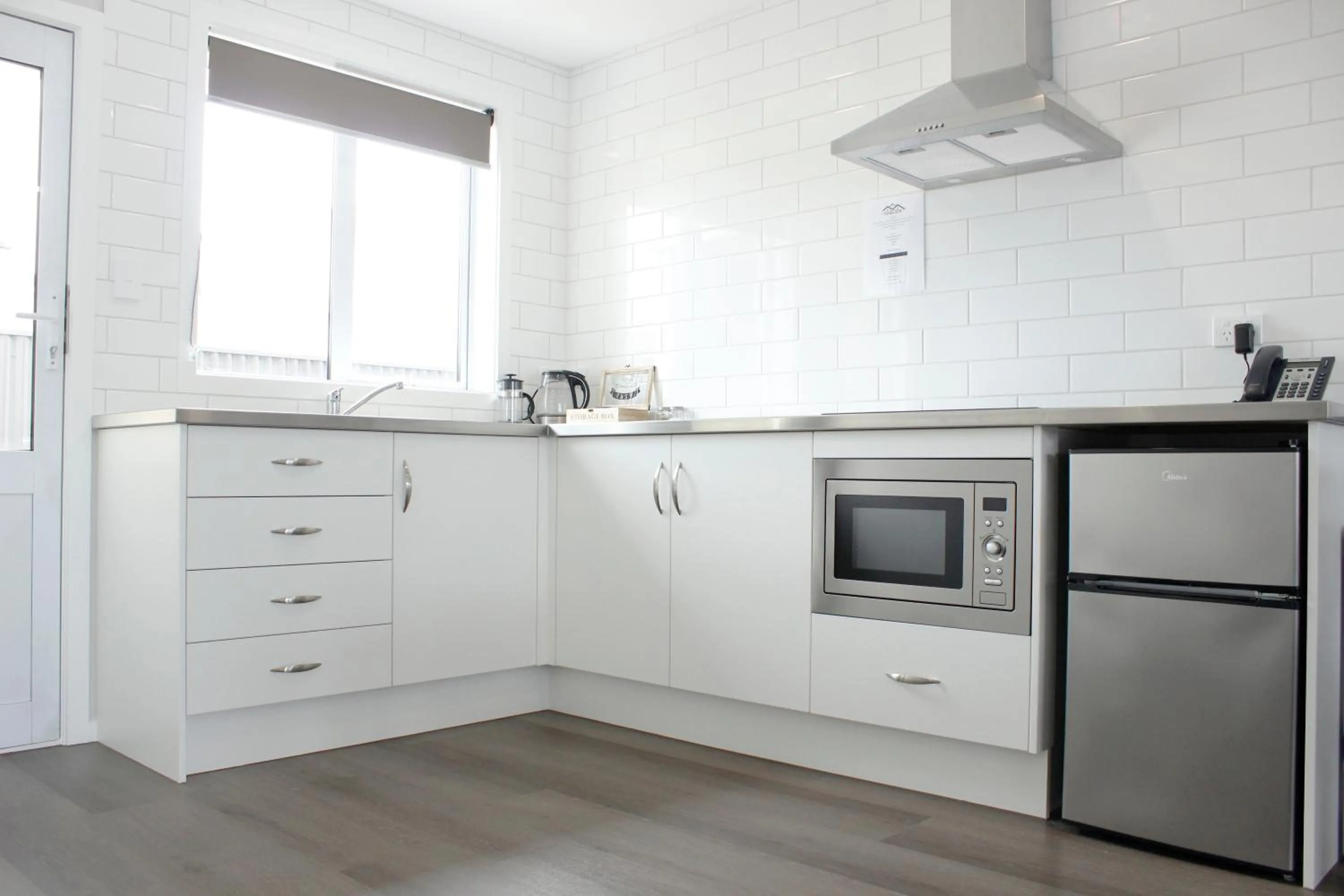 Kitchen or kitchenette in Colonial Motel