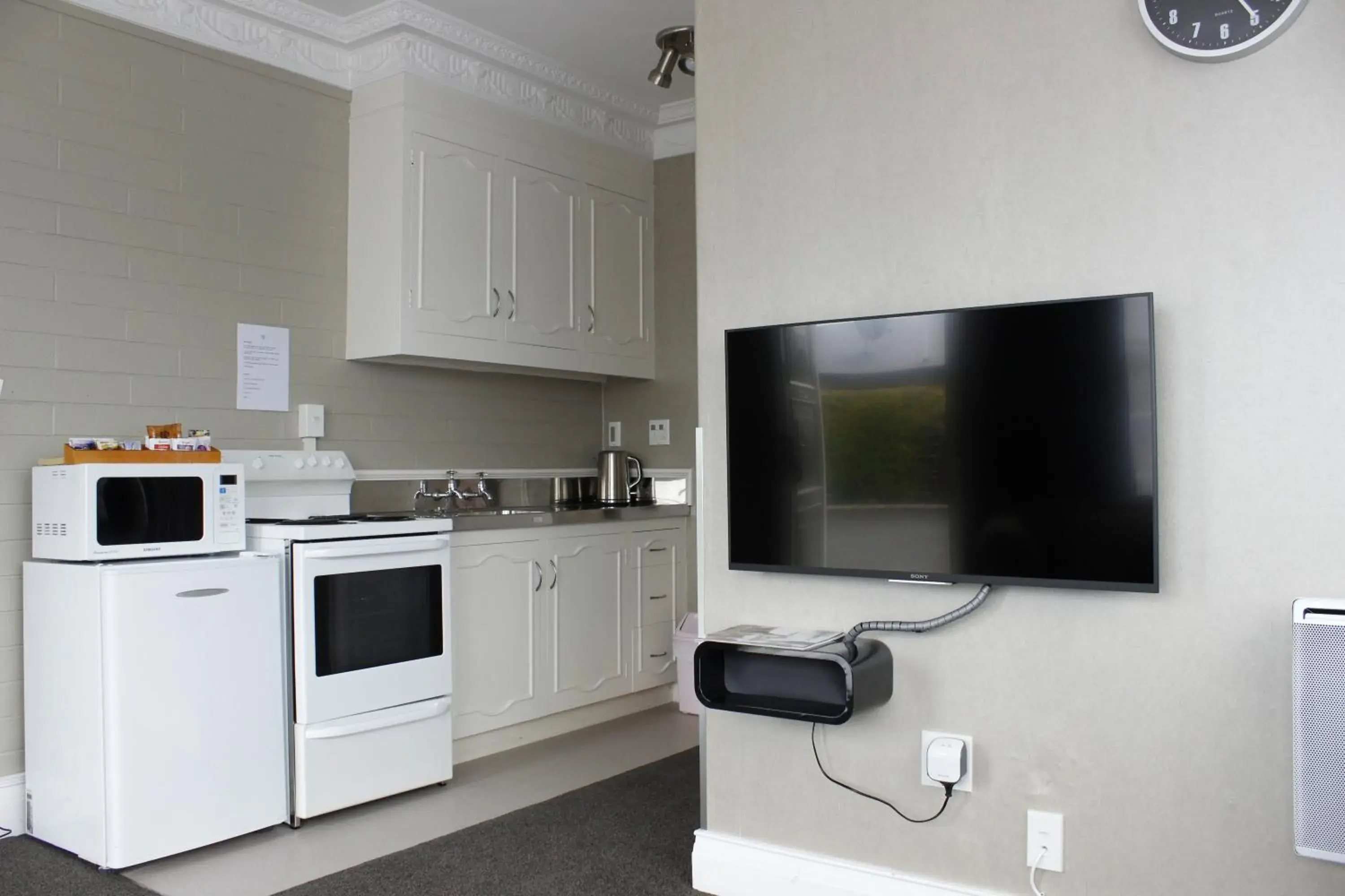 Standard One-Bedroom Apartment in Colonial Motel Standard One-Bedroom Apartment in Colonial Motel