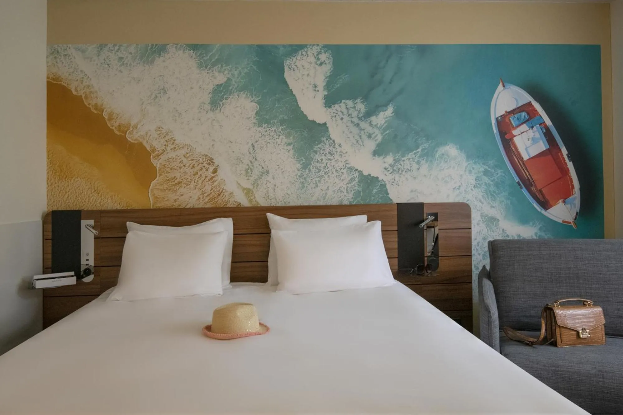 Bedroom, Bed in Novotel Antibes Sophia Antipolis