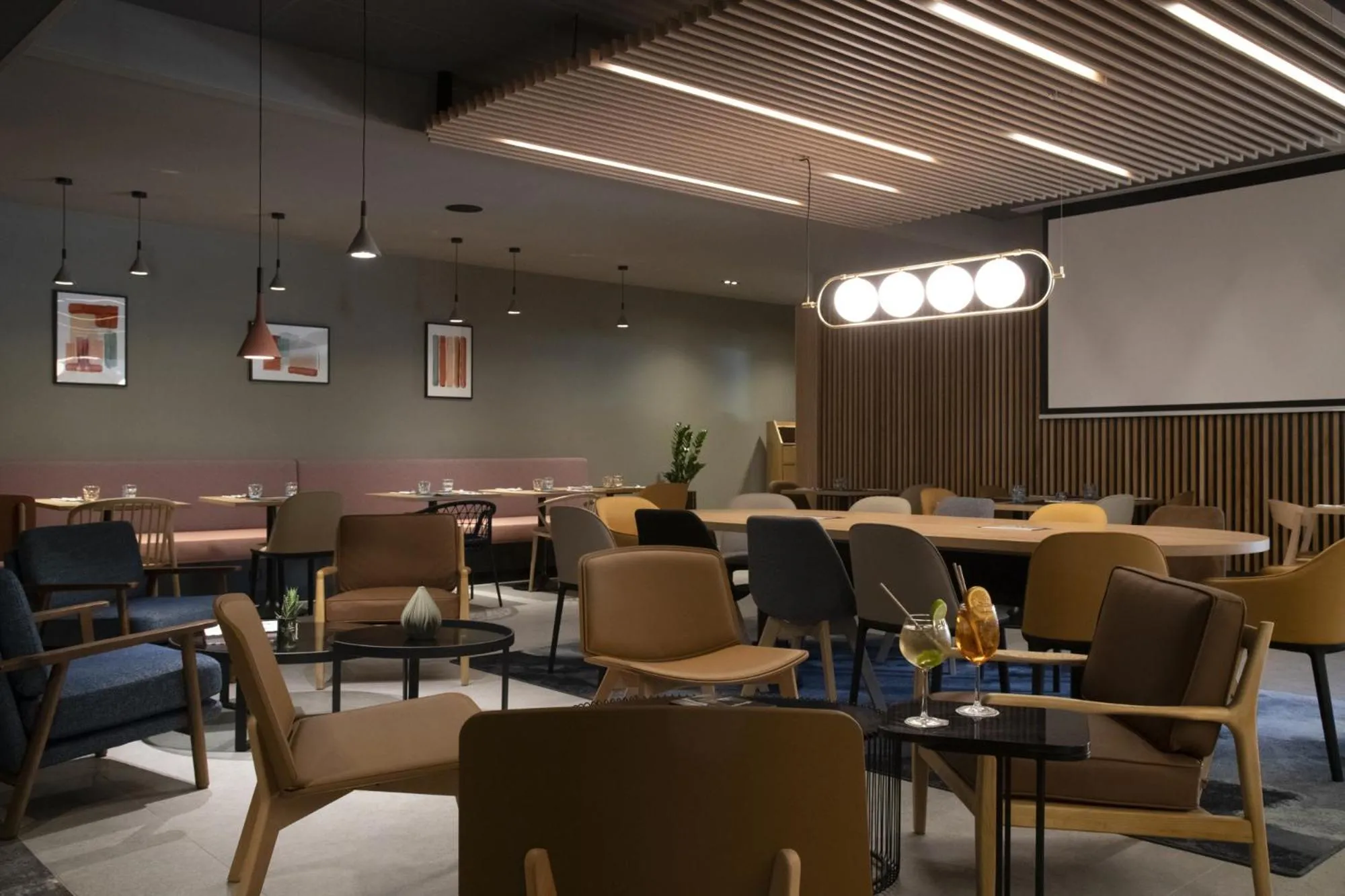 Restaurant/places to eat in Novotel Antibes Sophia Antipolis