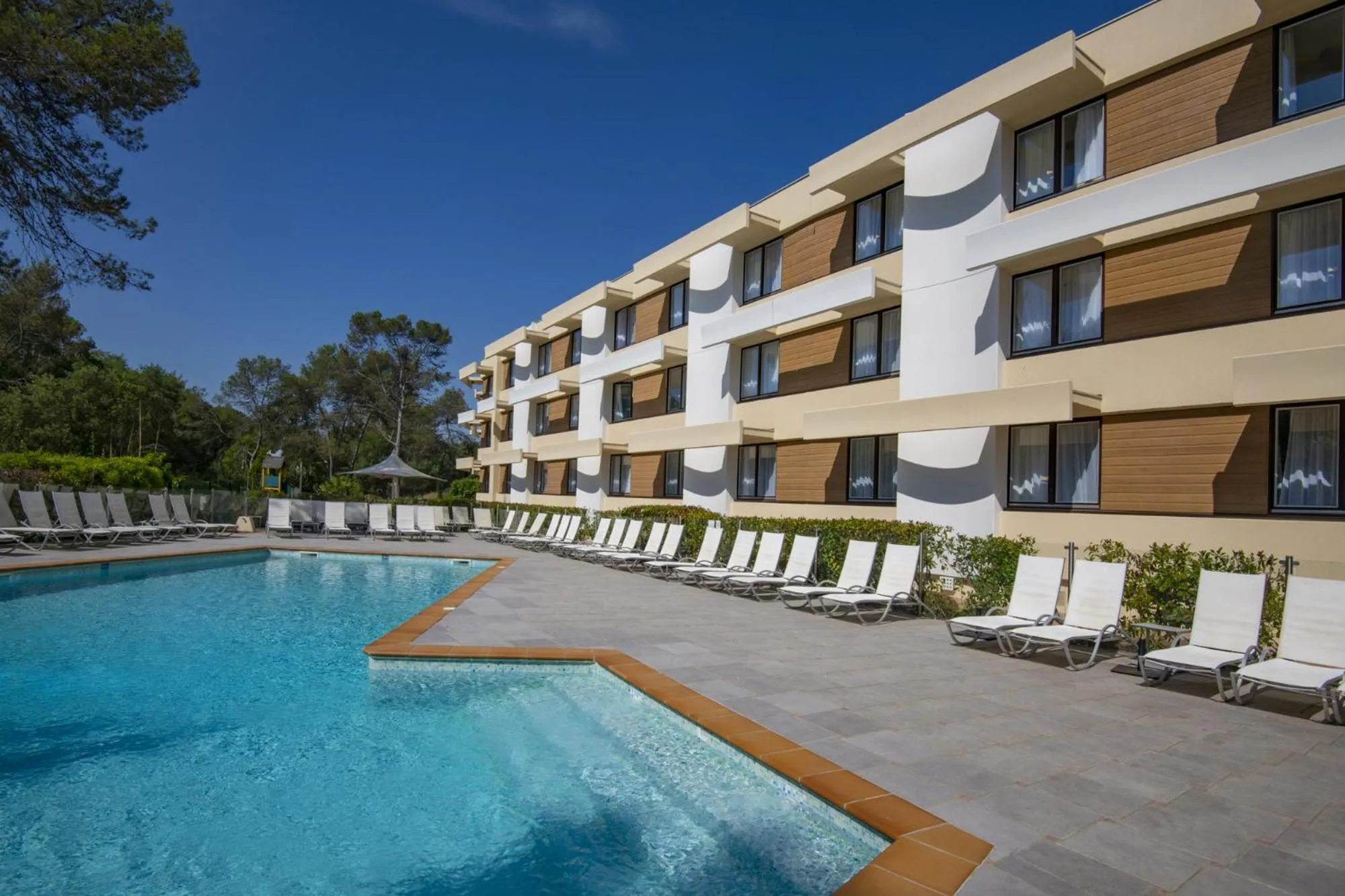 Swimming pool in Novotel Antibes Sophia Antipolis