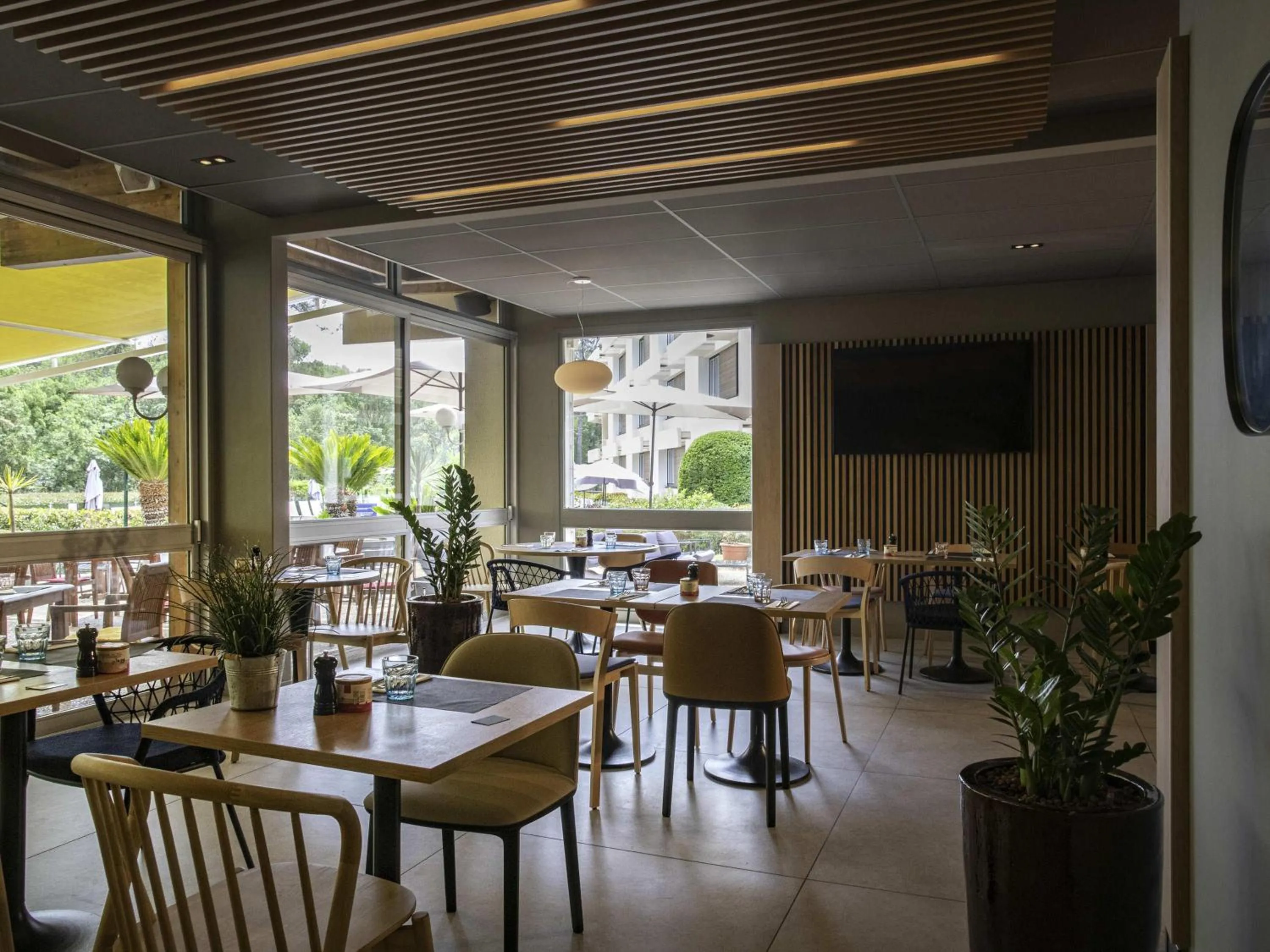 Restaurant/places to eat in Novotel Antibes Sophia Antipolis