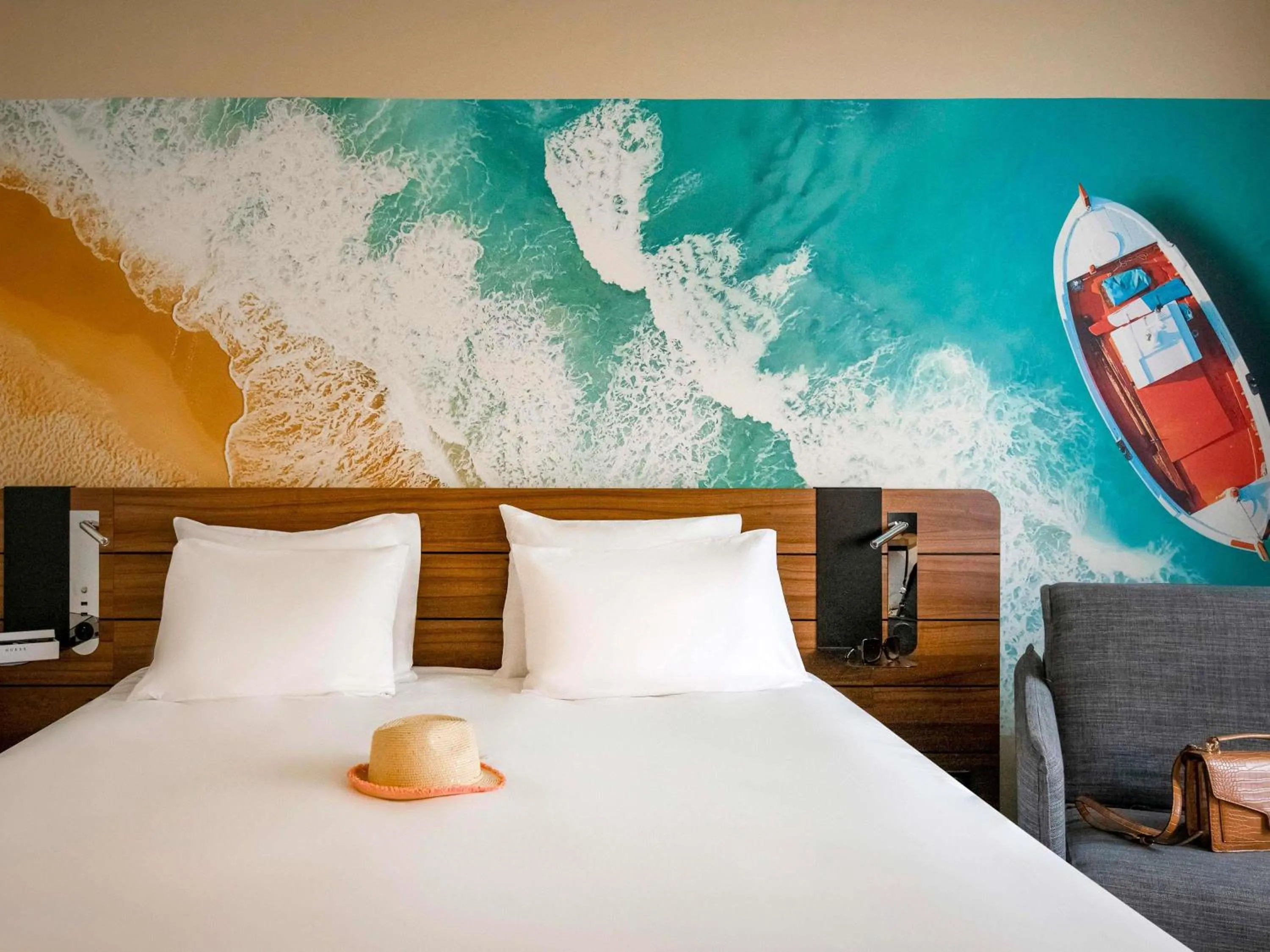 Bedroom, Bed in Novotel Antibes Sophia Antipolis