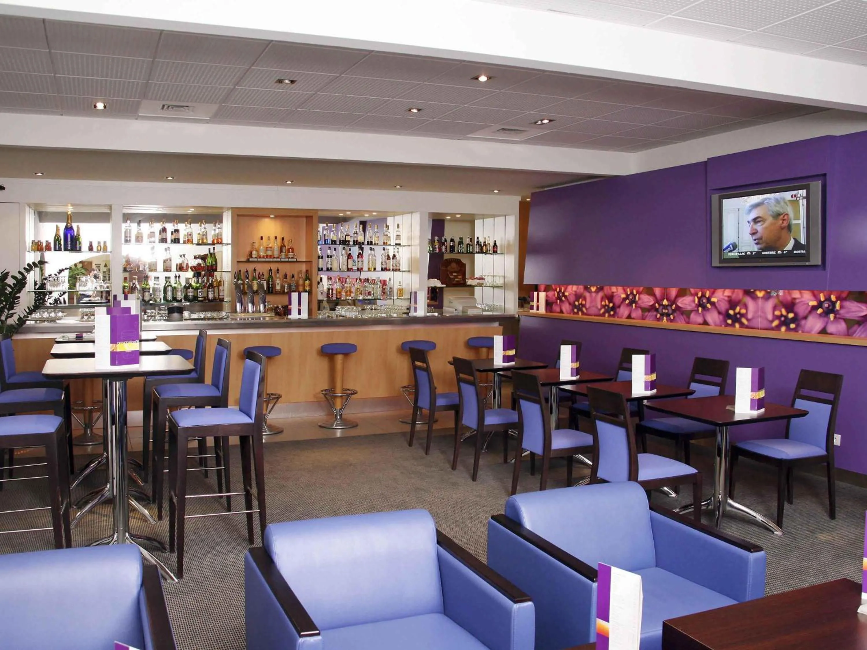 Lounge or bar in Novotel Antibes Sophia Antipolis
