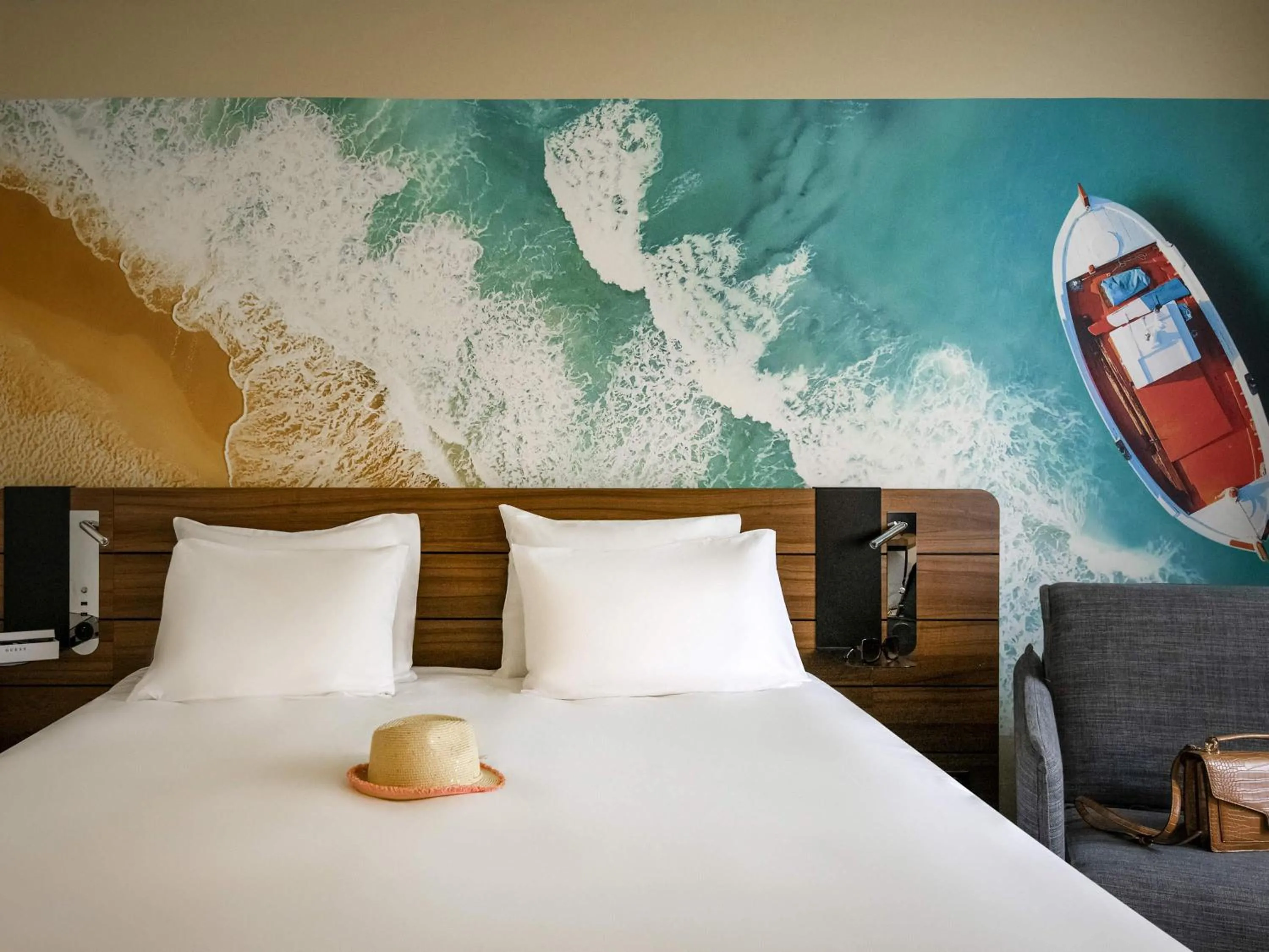 Bedroom, Bed in Novotel Antibes Sophia Antipolis