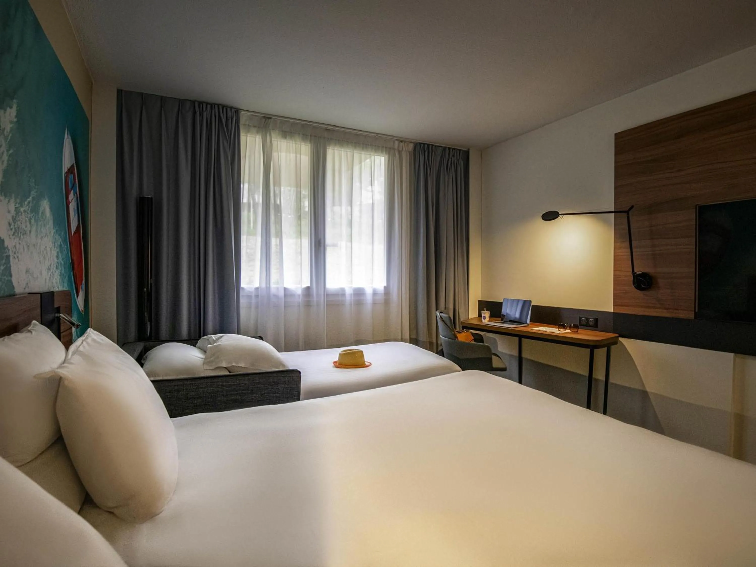 Bedroom, Bed in Novotel Antibes Sophia Antipolis