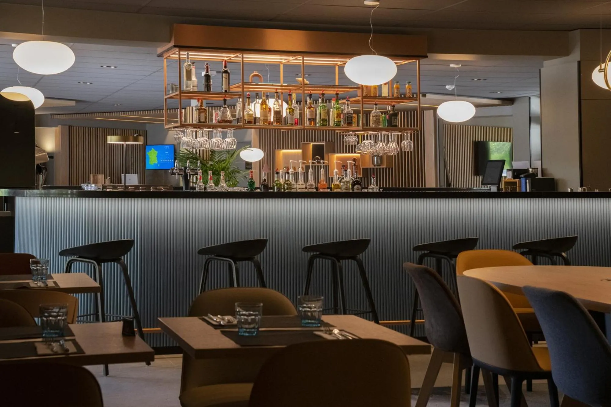 Lounge or bar in Novotel Antibes Sophia Antipolis