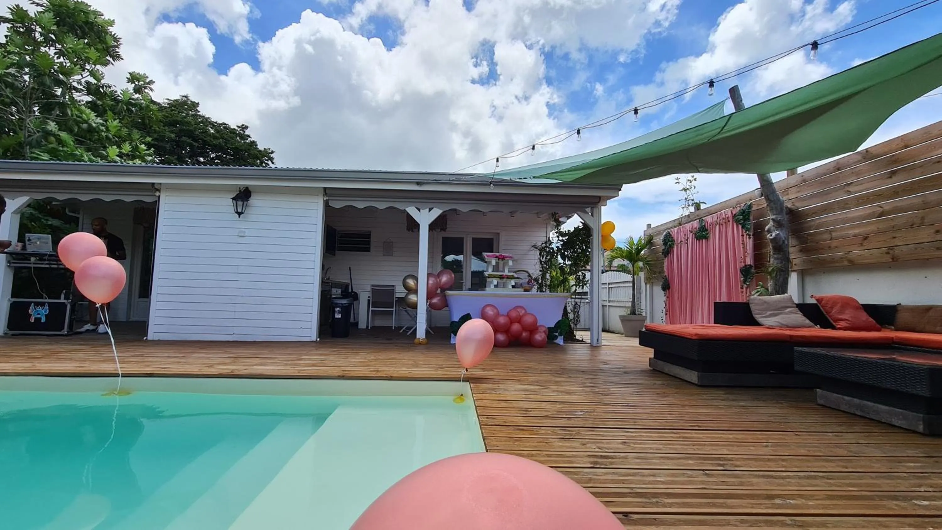 Swimming pool in Chez Lauvineth
